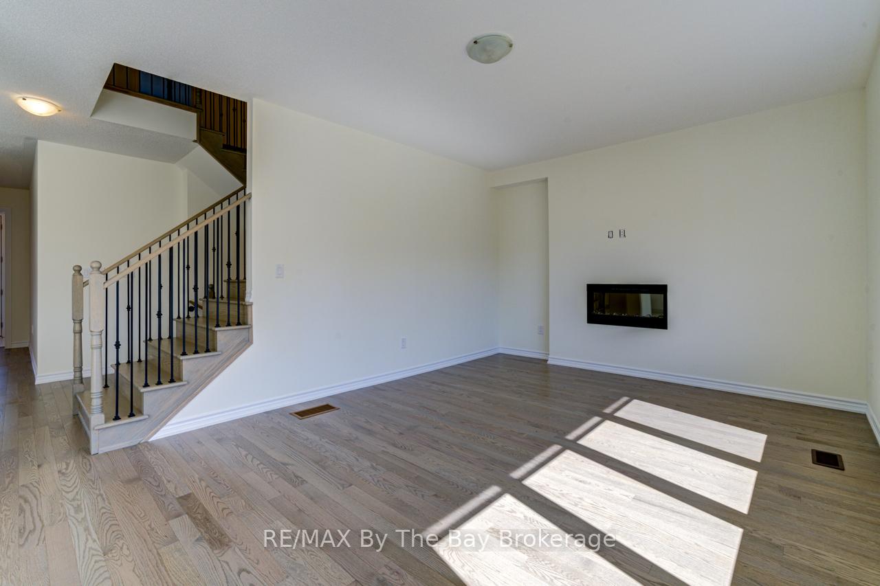 Photo 21 of 163 Rosanne Circle, Wasaga Beach — HOMEH