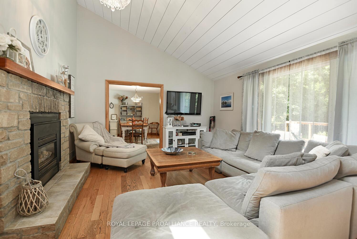 Photo 5 of 16 Willow Drive, Augusta, Augusta Twp — HOMEH