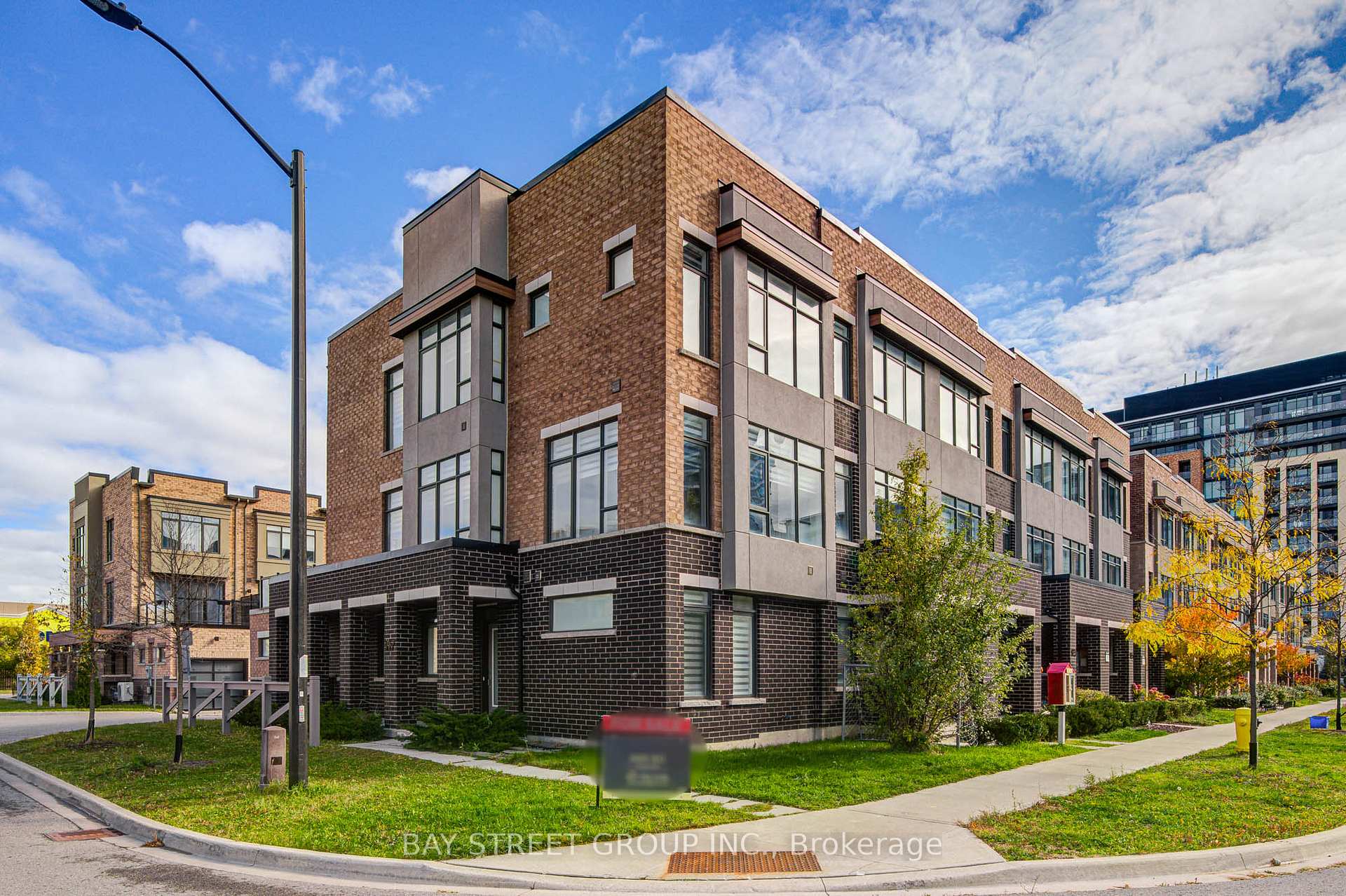 Photo 1 of 187 Salterton Circle, Vaughan, Maple — HOMEH