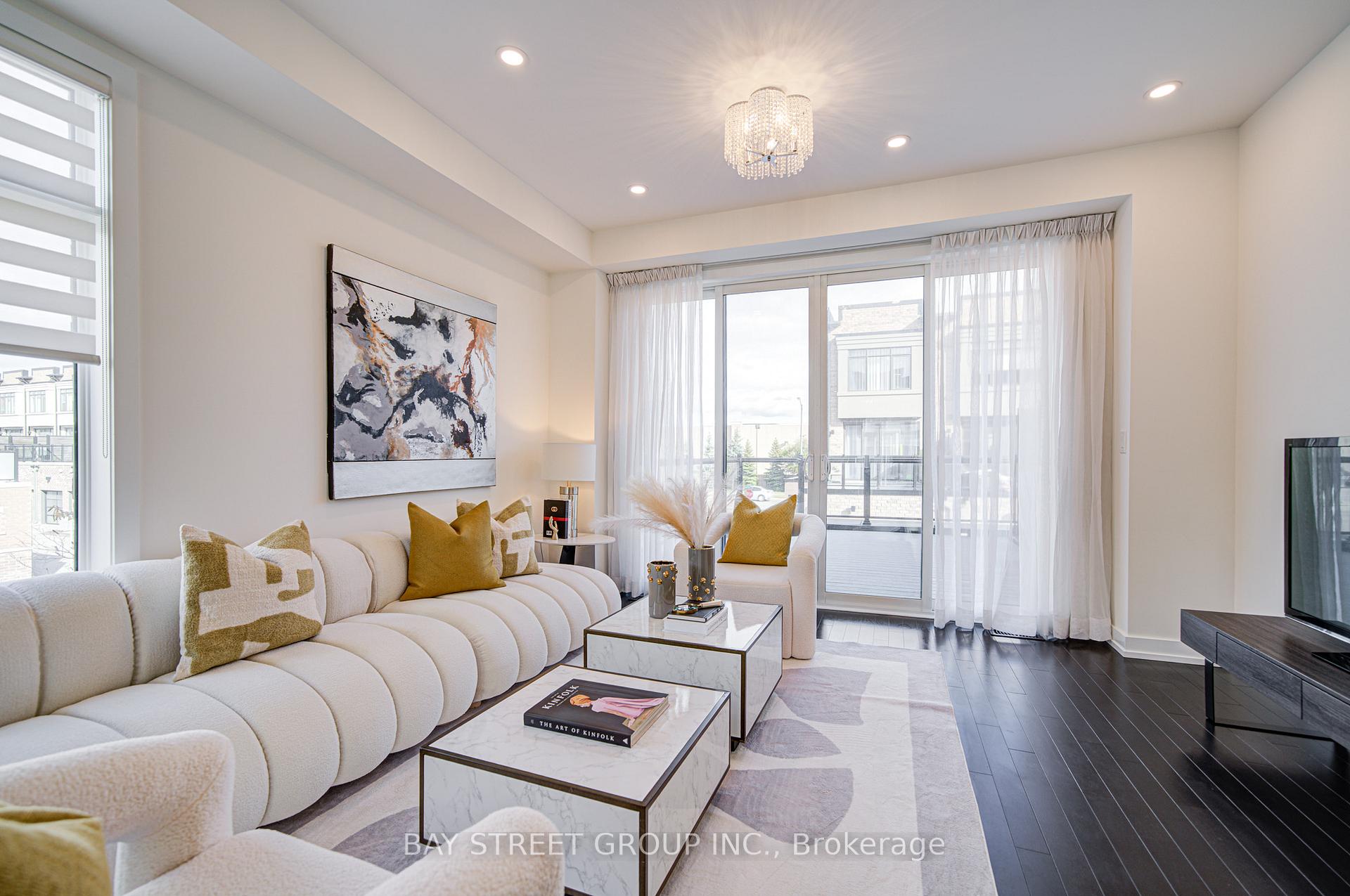 Photo 4 of 187 Salterton Circle, Vaughan, Maple — HOMEH