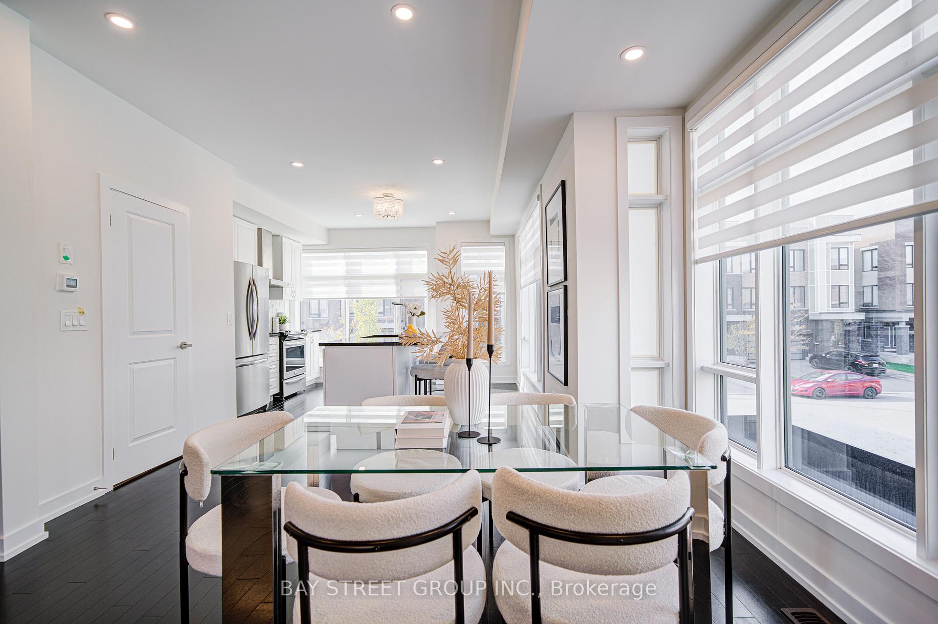 Photo 5 of 187 Salterton Circle, Vaughan, Maple — HOMEH