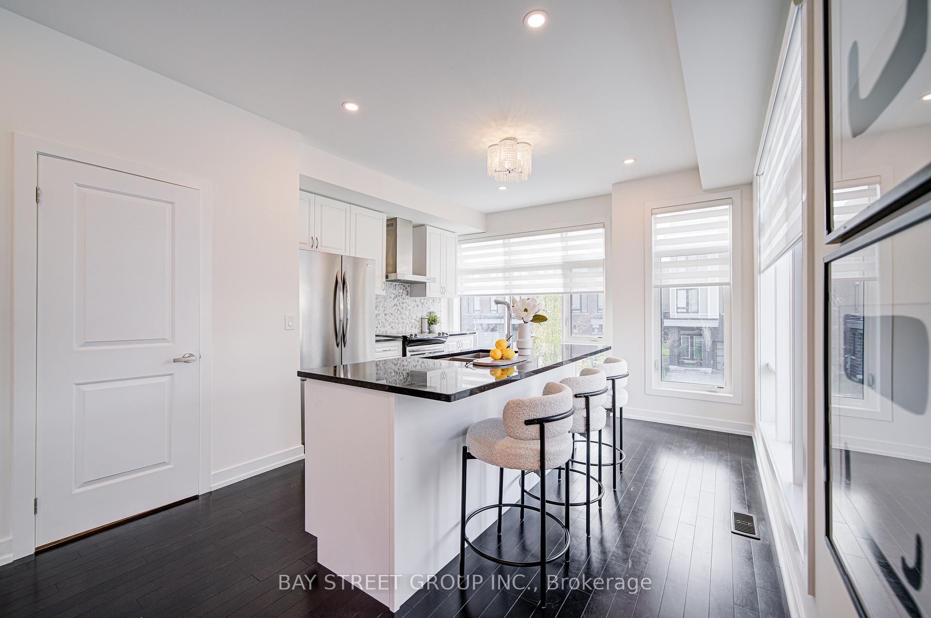 Photo 6 of 187 Salterton Circle, Vaughan, Maple — HOMEH