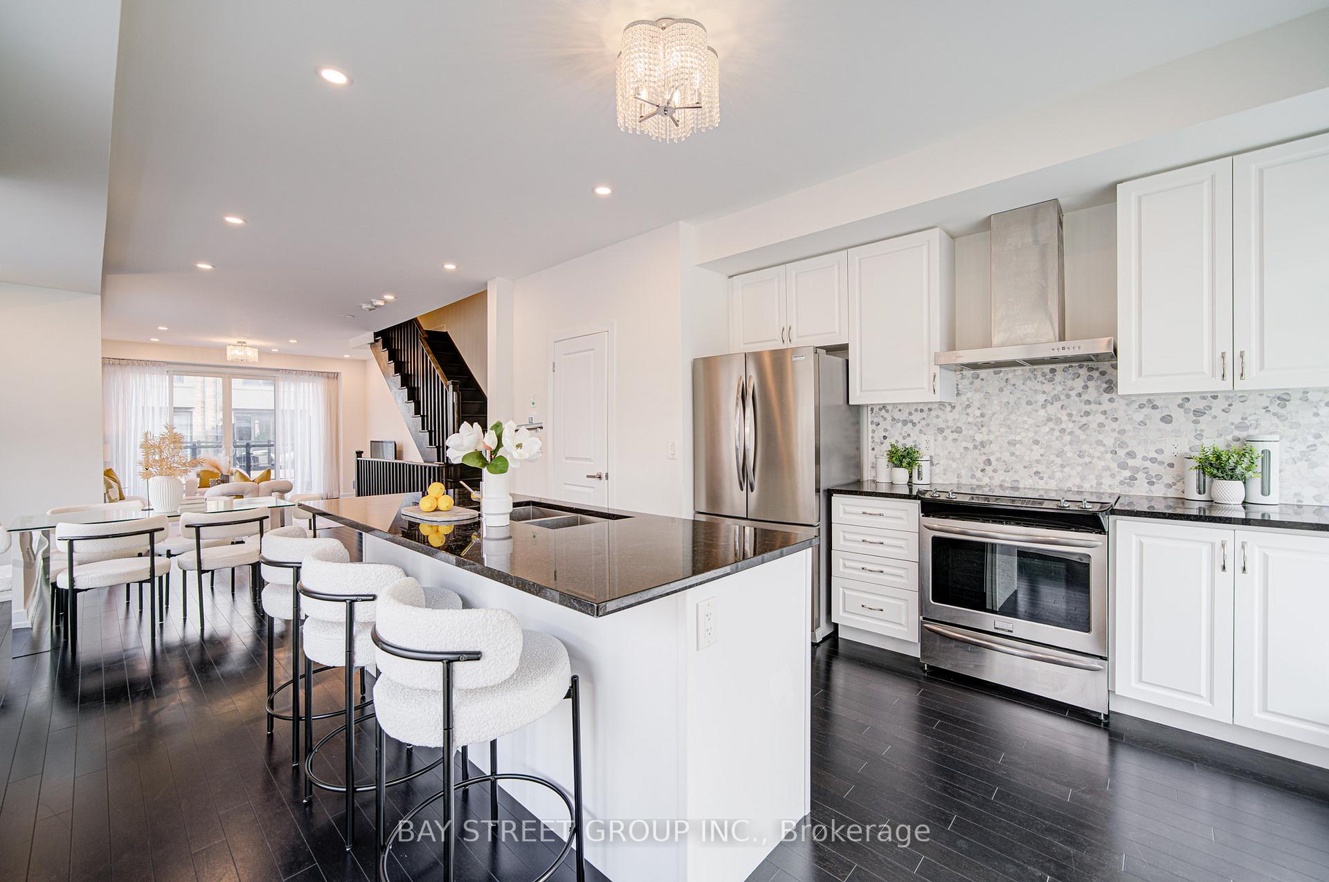 Photo 7 of 187 Salterton Circle, Vaughan, Maple — HOMEH