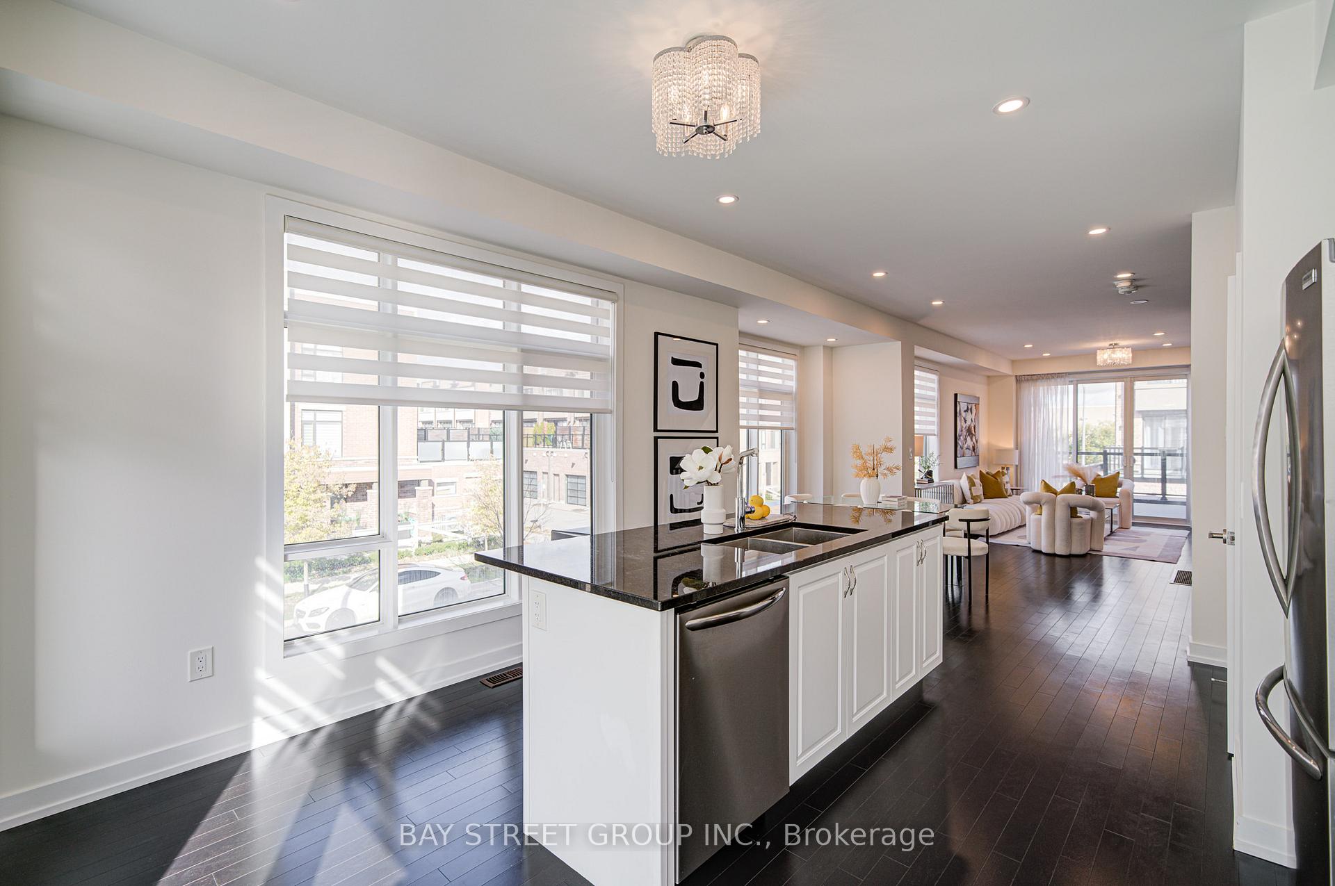 Photo 8 of 187 Salterton Circle, Vaughan, Maple — HOMEH