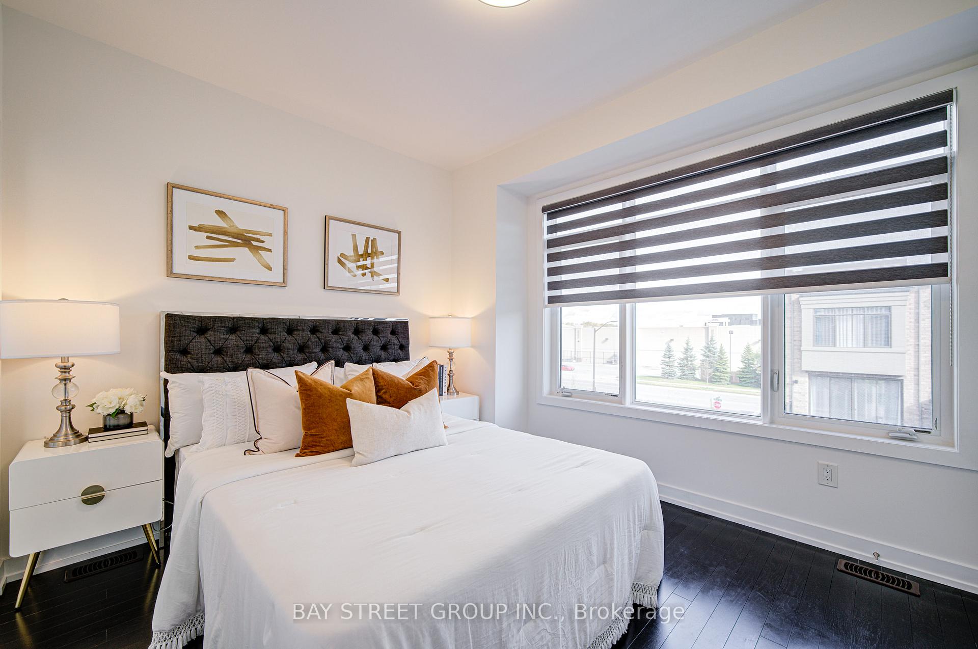 Photo 13 of 187 Salterton Circle, Vaughan, Maple — HOMEH
