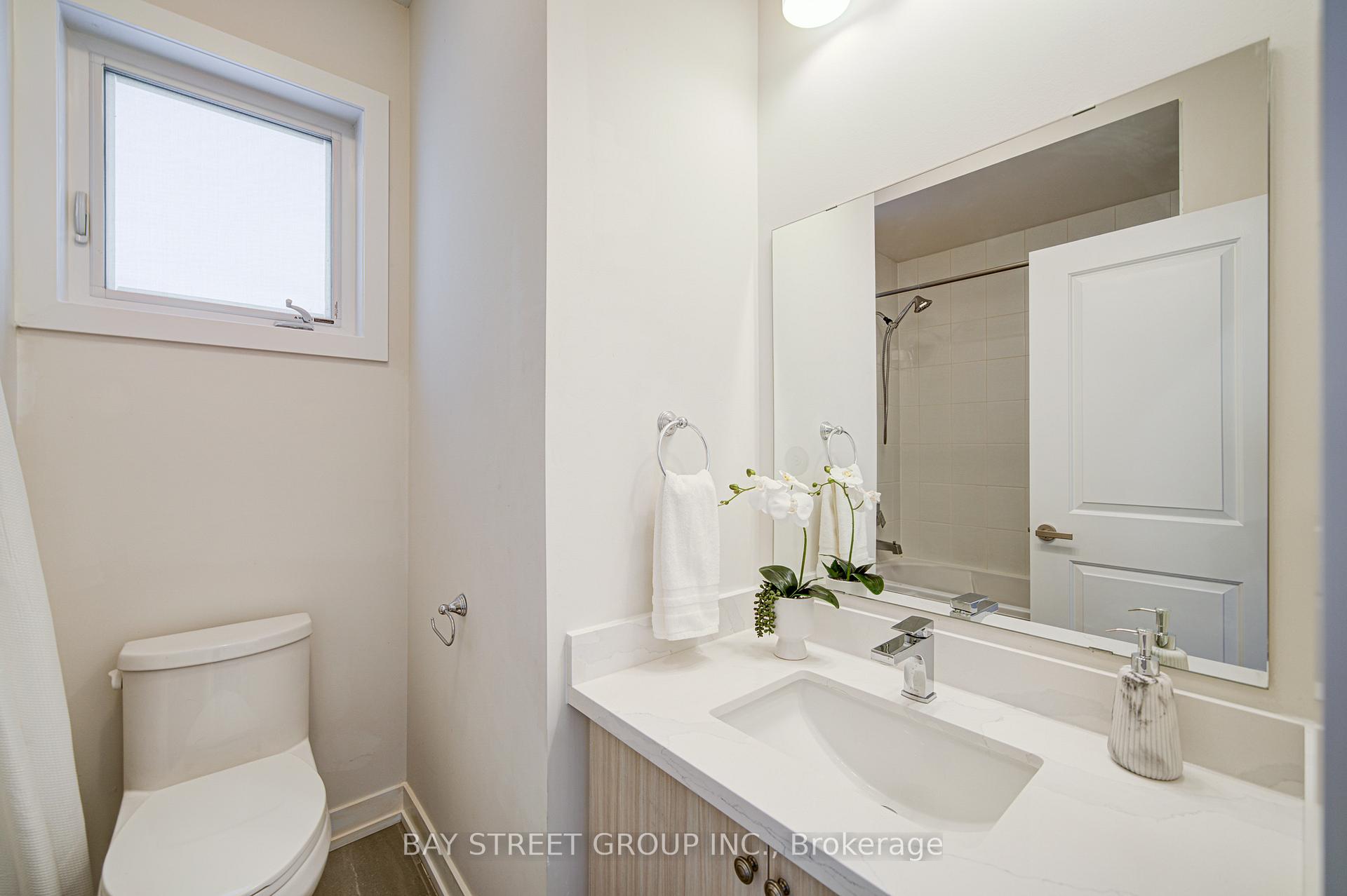 Photo 18 of 187 Salterton Circle, Vaughan, Maple — HOMEH