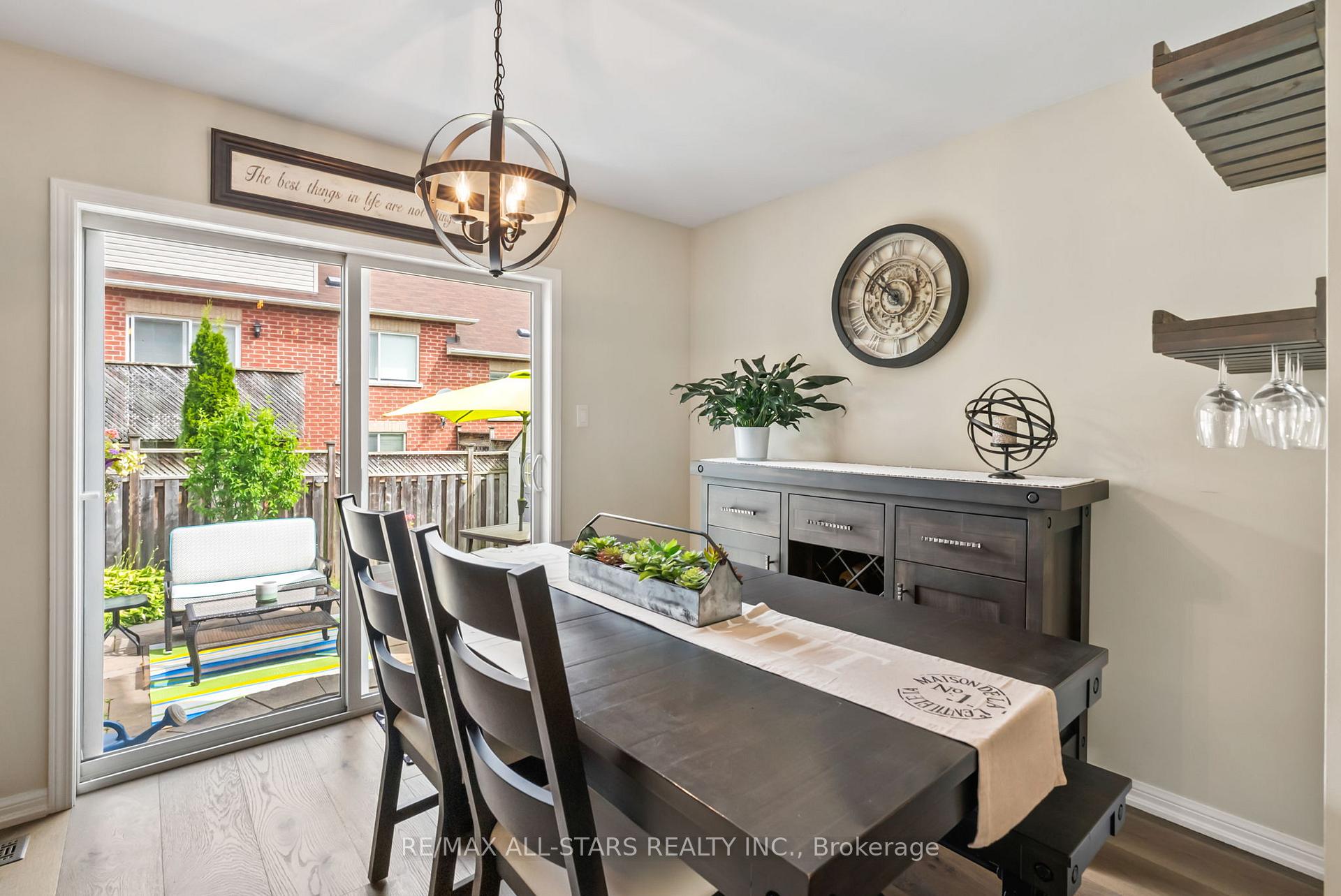 Photo 8 of 32 Meadows End Crescent, Uxbridge — HOMEH