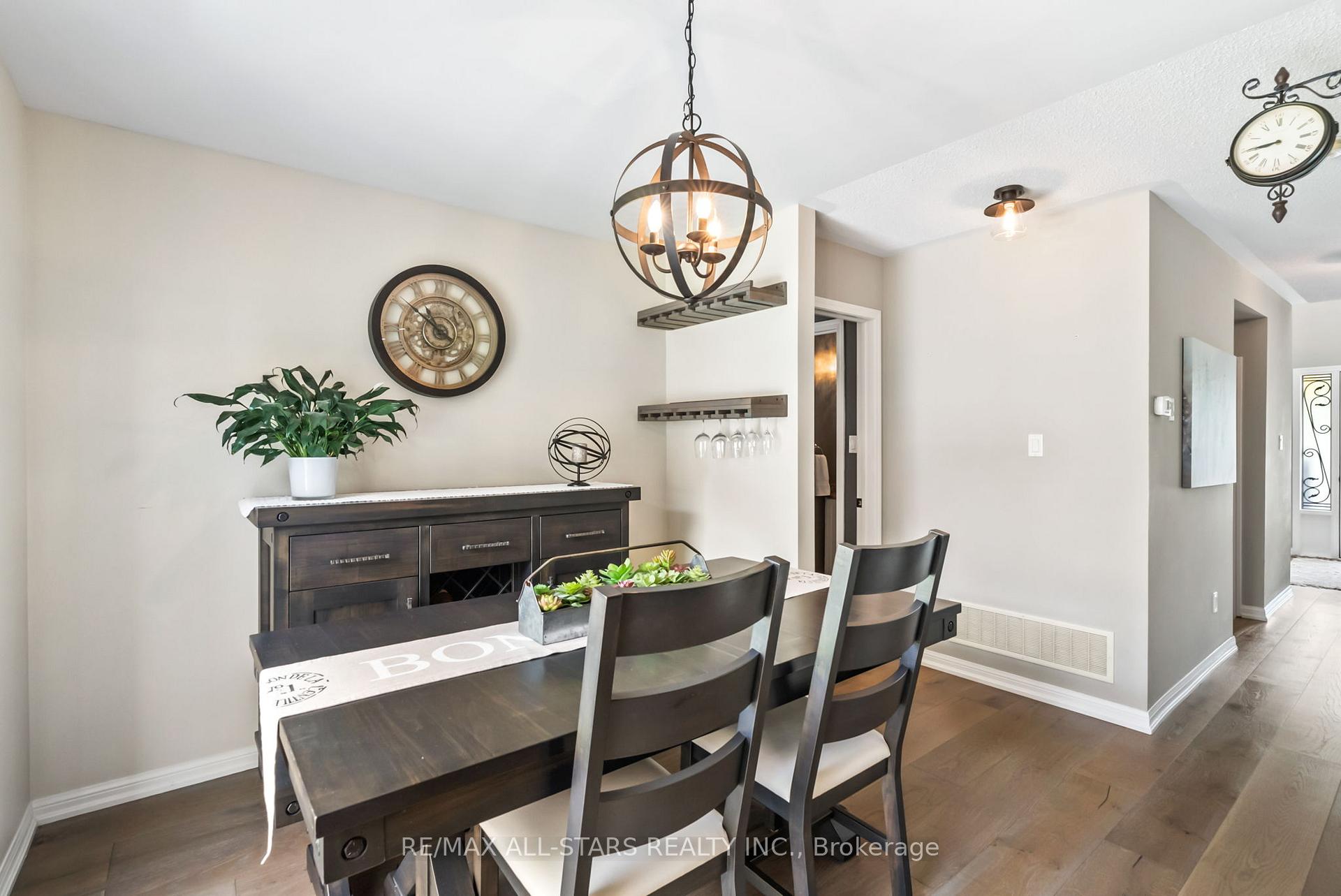 Photo 14 of 32 Meadows End Crescent, Uxbridge — HOMEH