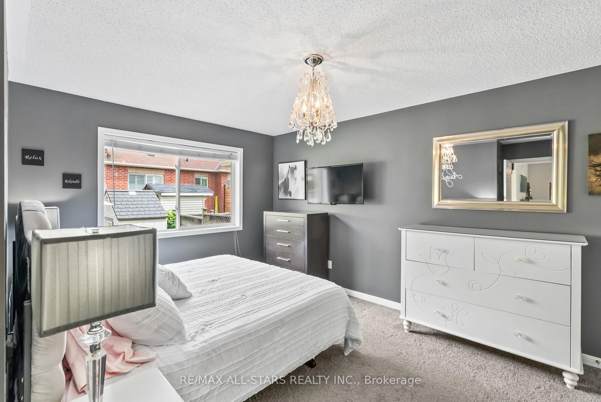 Photo 15 of 32 Meadows End Crescent, Uxbridge — HOMEH