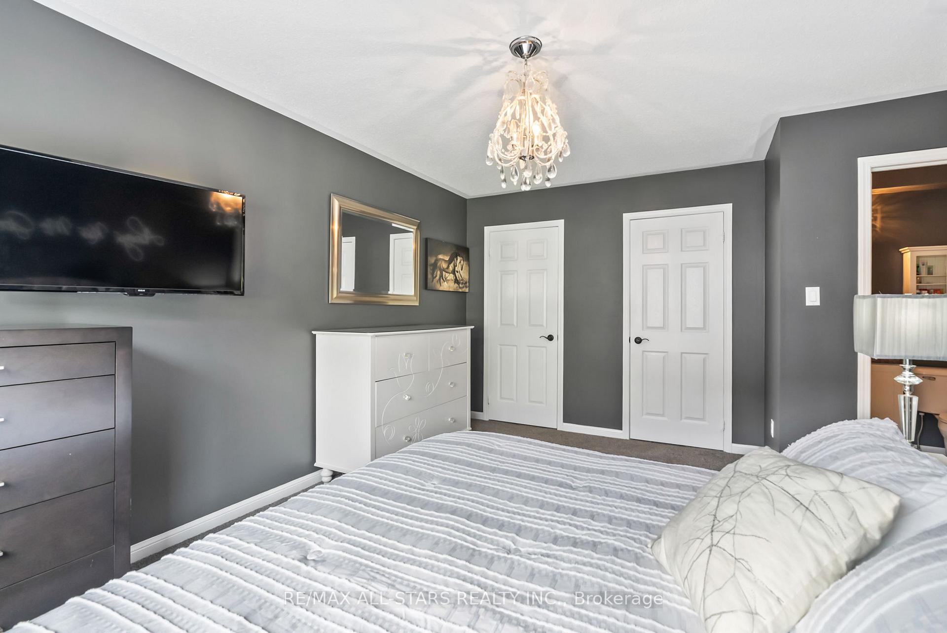 Photo 17 of 32 Meadows End Crescent, Uxbridge — HOMEH
