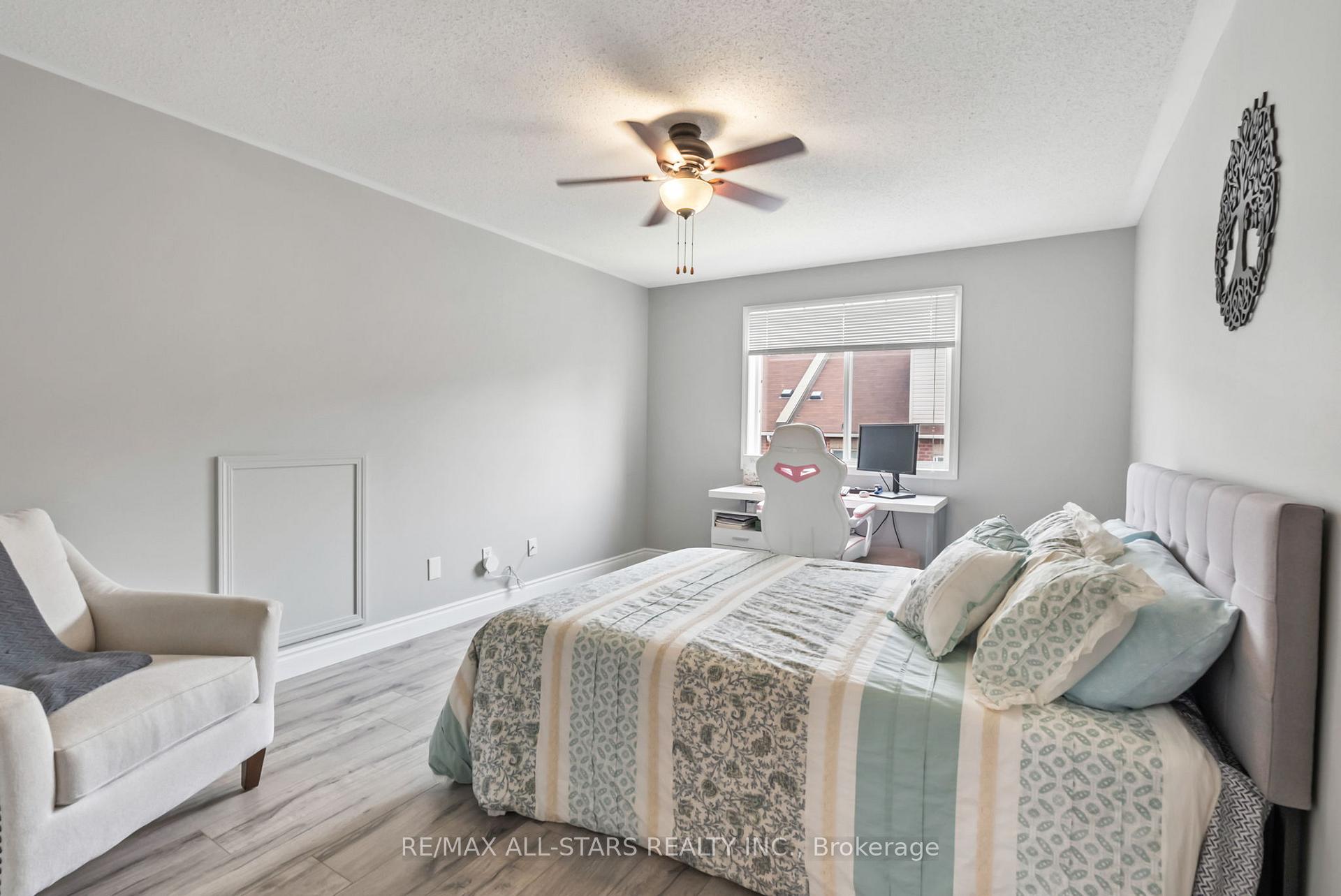 Photo 22 of 32 Meadows End Crescent, Uxbridge — HOMEH