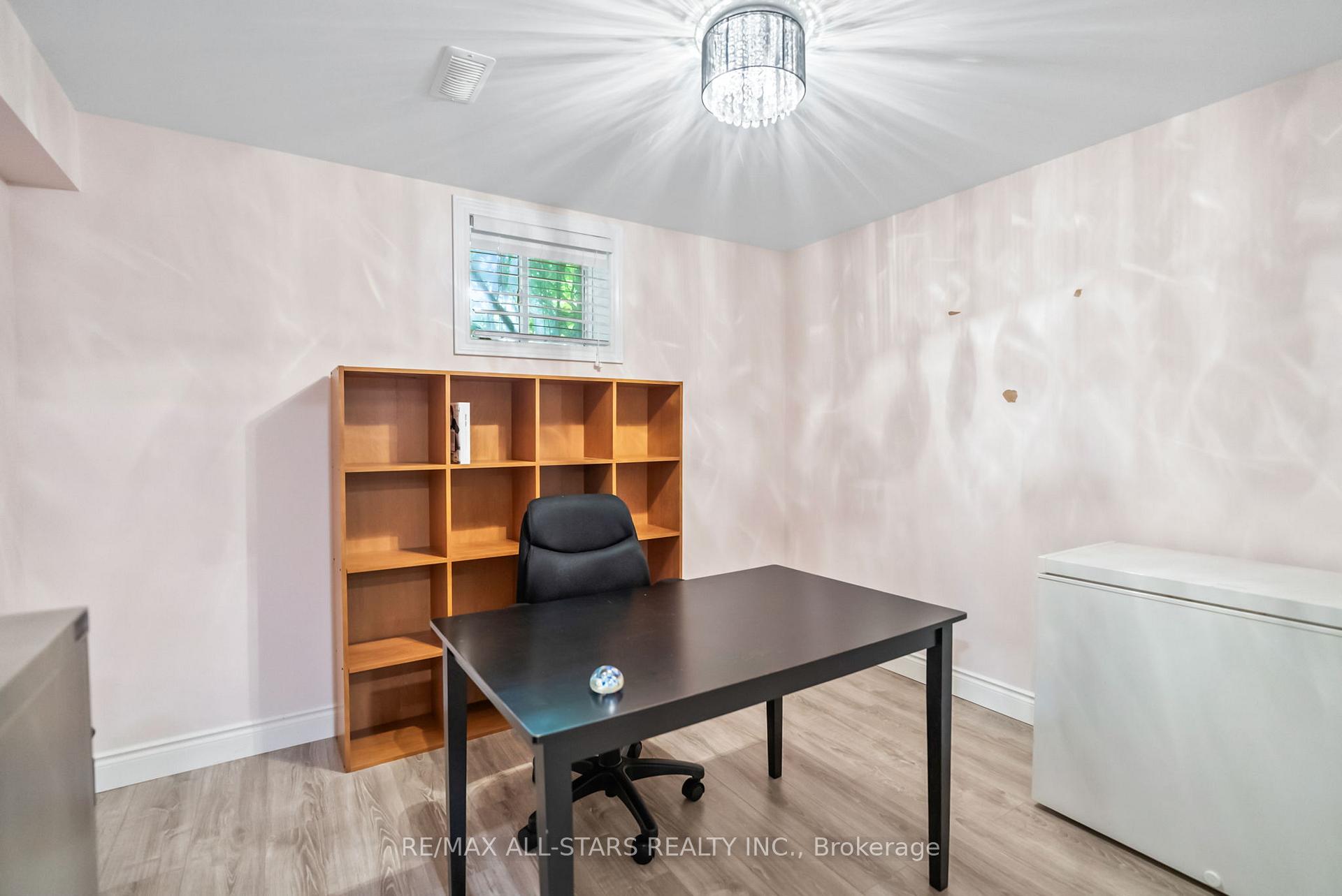 Photo 33 of 32 Meadows End Crescent, Uxbridge — HOMEH