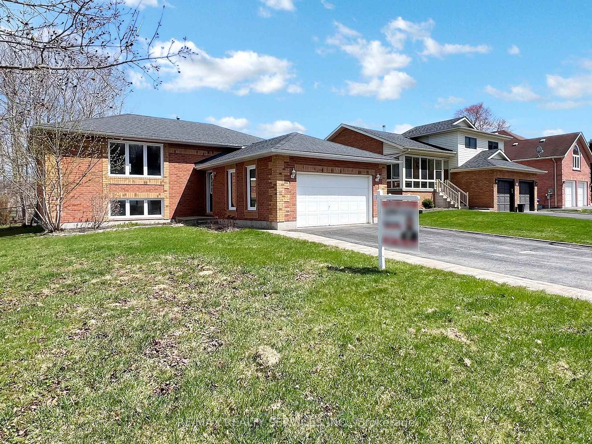 Photo 2 of 35 Innisbrook Drive, Wasaga Beach — HOMEH