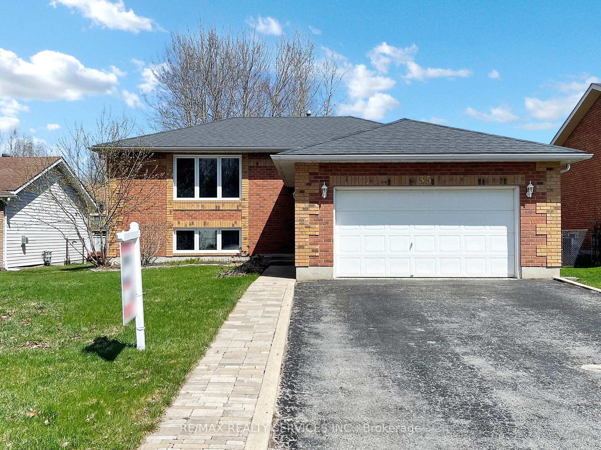 Photo 3 of 35 Innisbrook Drive, Wasaga Beach — HOMEH