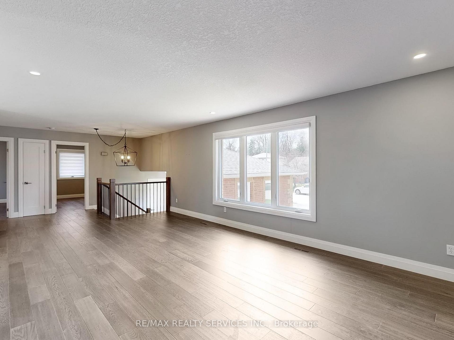 Photo 4 of 35 Innisbrook Drive, Wasaga Beach — HOMEH