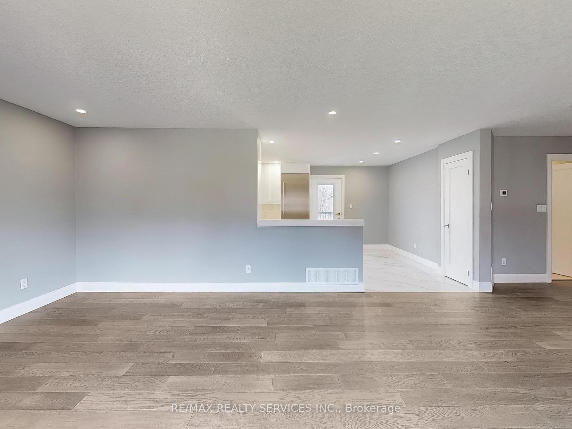Photo 7 of 35 Innisbrook Drive, Wasaga Beach — HOMEH