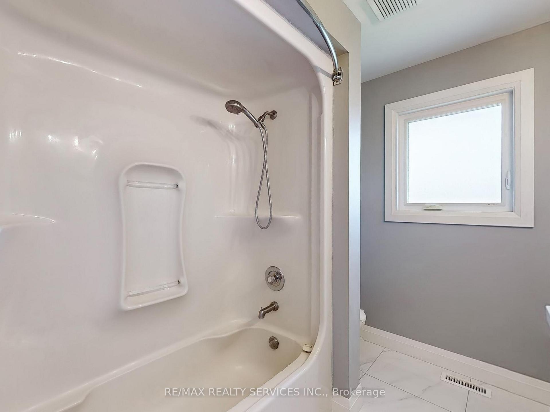 Photo 24 of 35 Innisbrook Drive, Wasaga Beach — HOMEH