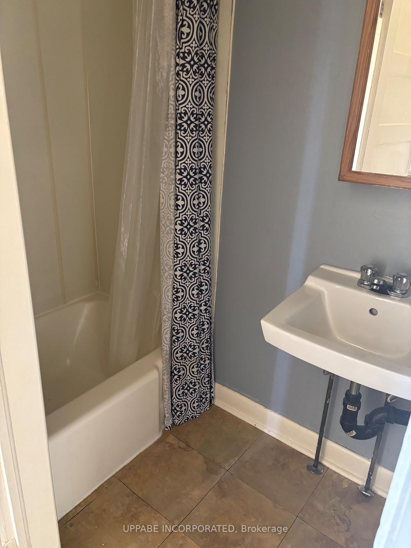 Photo 16 of 228-230 Carruthers Avenue, Ottawa, Hintonburg — HOMEH