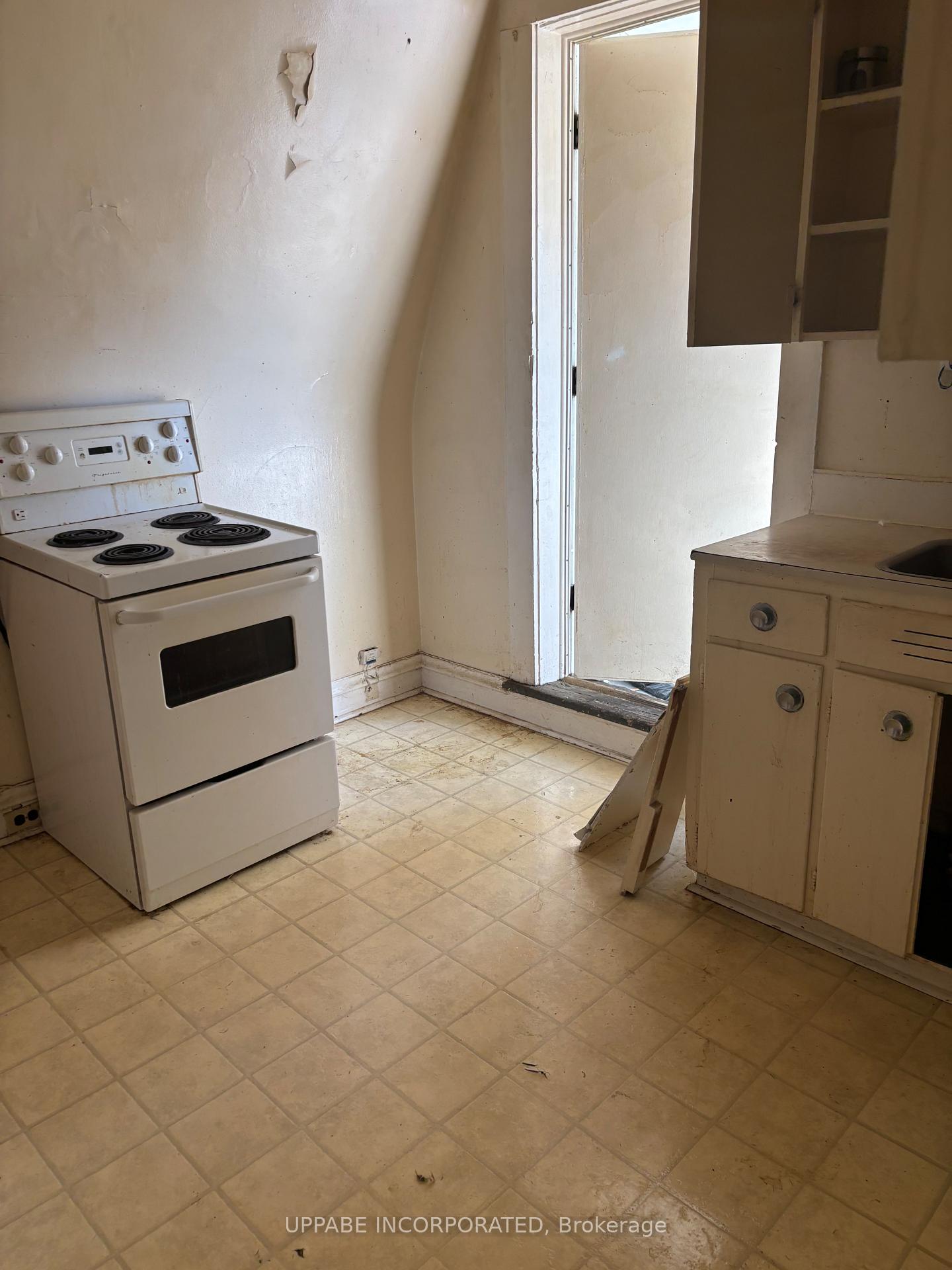 Photo 22 of 228-230 Carruthers Avenue, Ottawa, Hintonburg — HOMEH
