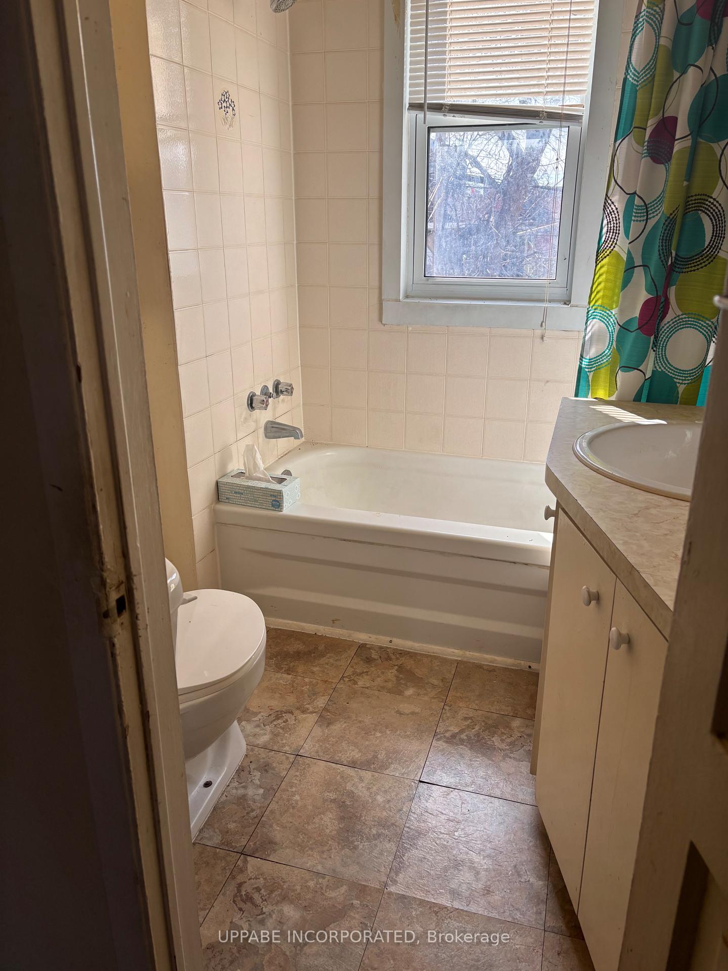 Photo 23 of 228-230 Carruthers Avenue, Ottawa, Hintonburg — HOMEH