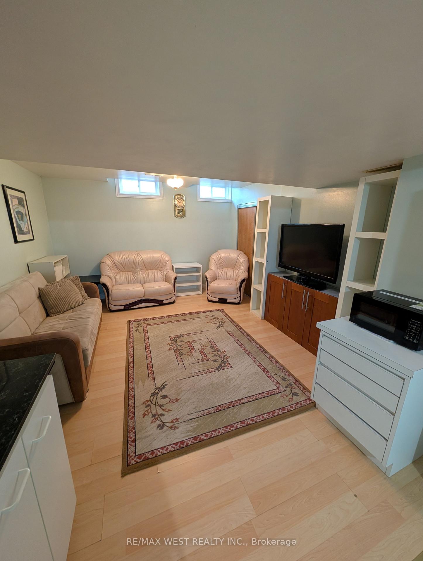 Photo 4 of 14 Thornway Avenue, Vaughan, Brownridge — HOMEH