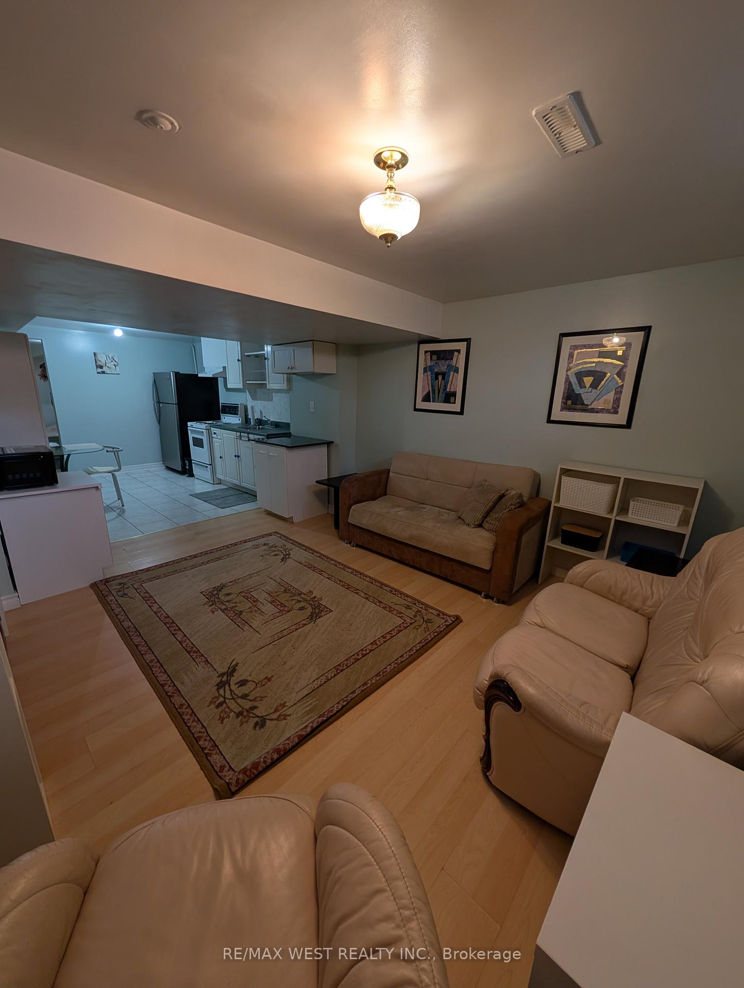 Photo 5 of 14 Thornway Avenue, Vaughan, Brownridge — HOMEH