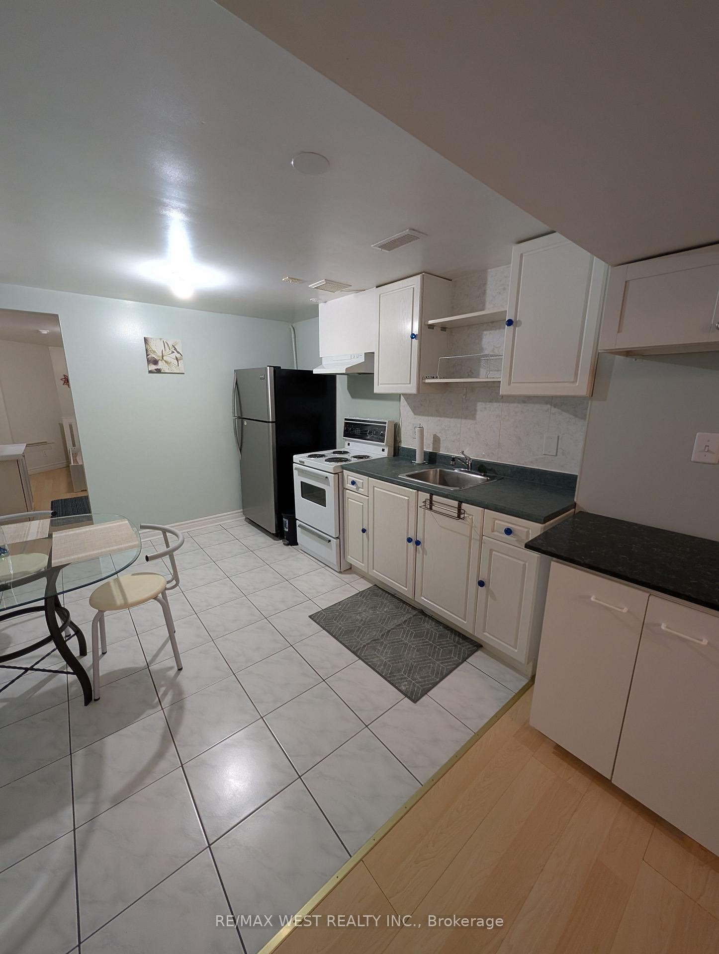 Photo 6 of 14 Thornway Avenue, Vaughan, Brownridge — HOMEH