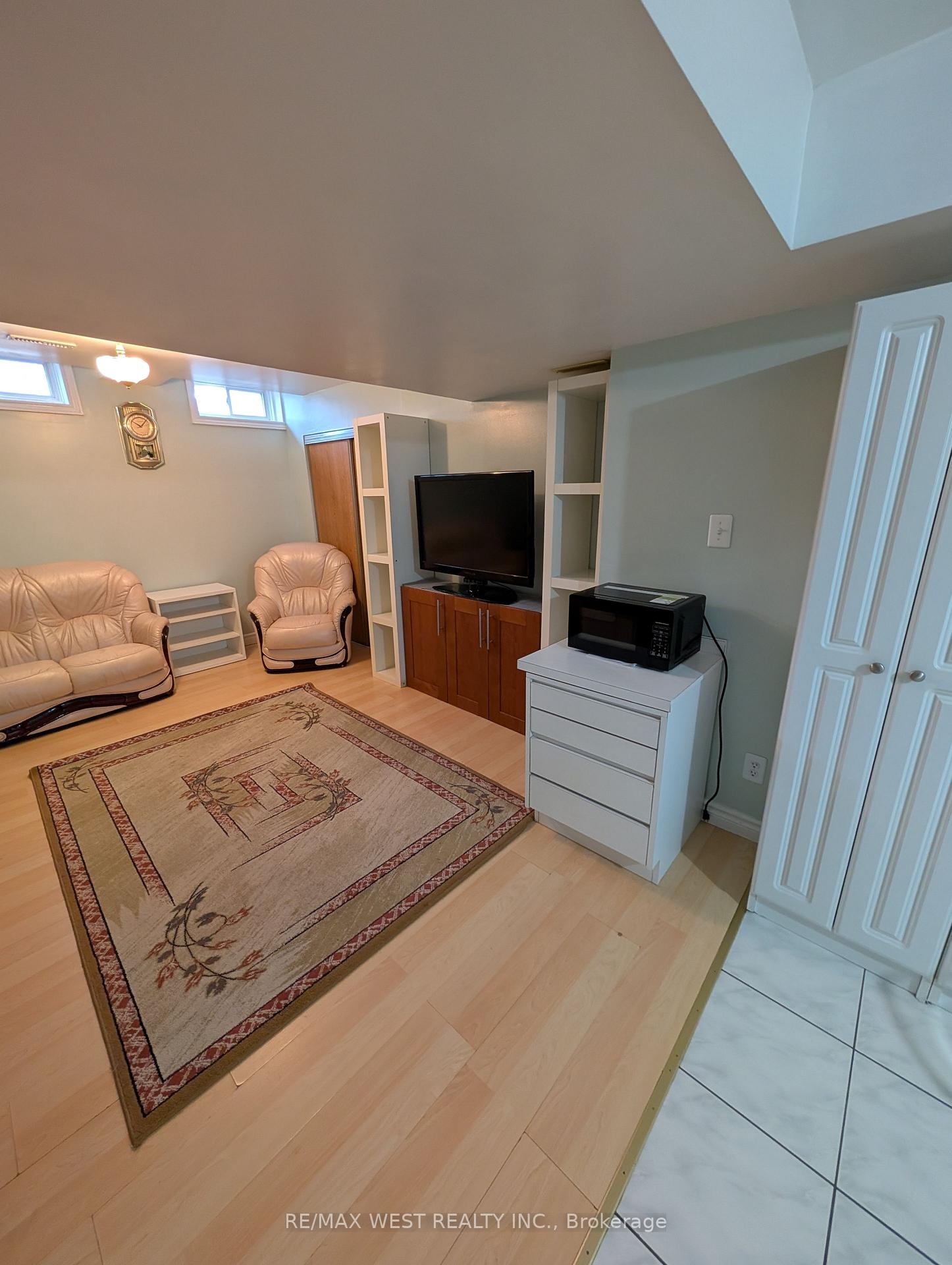 Photo 7 of 14 Thornway Avenue, Vaughan, Brownridge — HOMEH