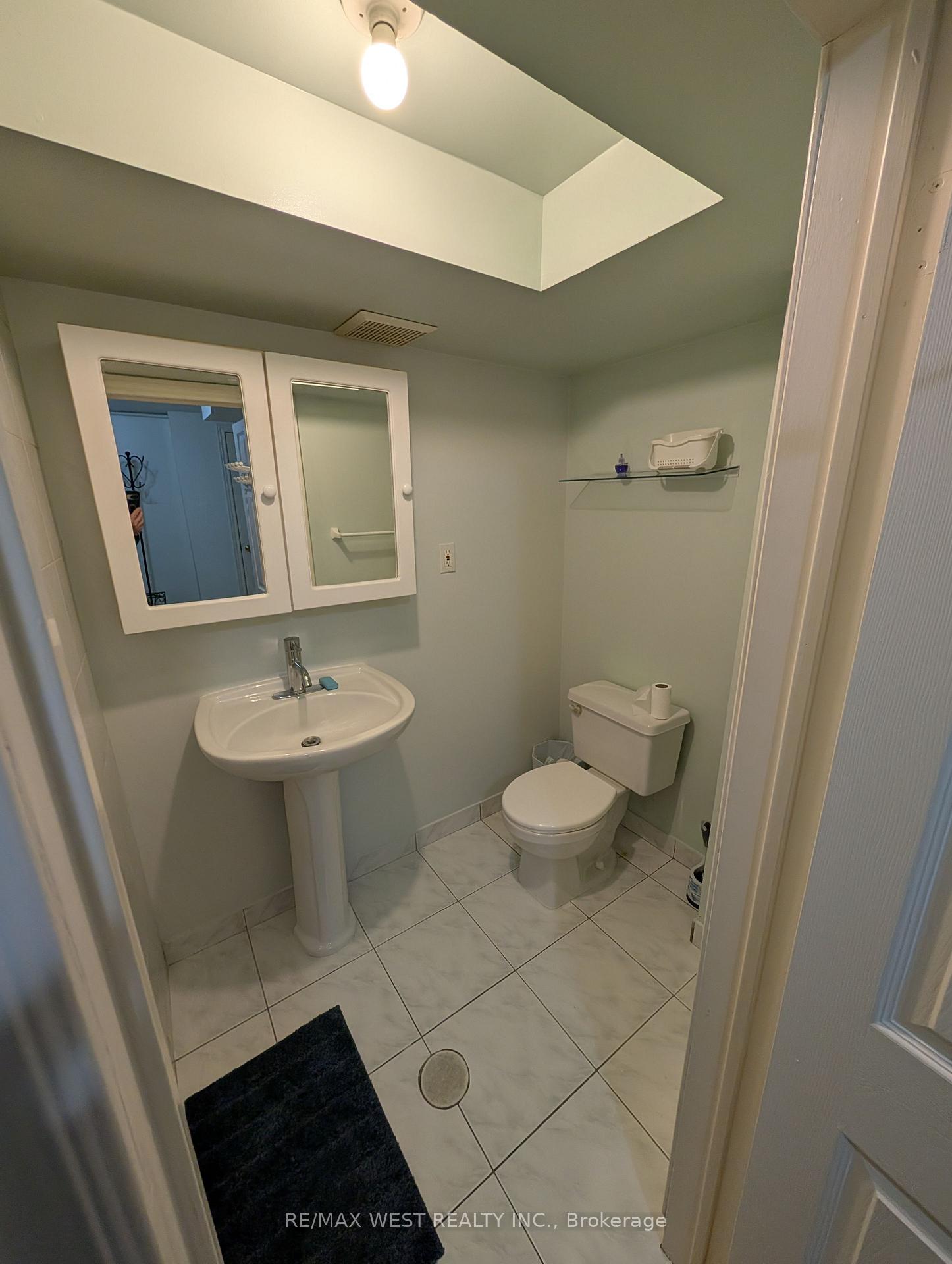 Photo 10 of 14 Thornway Avenue, Vaughan, Brownridge — HOMEH