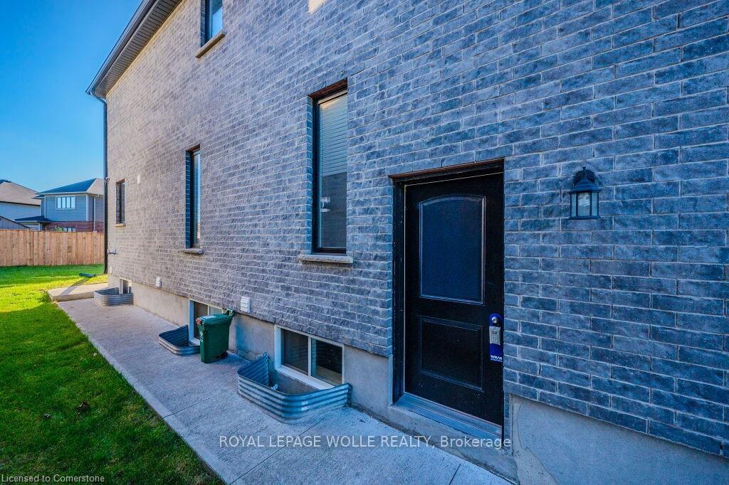 Photo 3 of Unit B, 286 Carriage Way, Waterloo — HOMEH