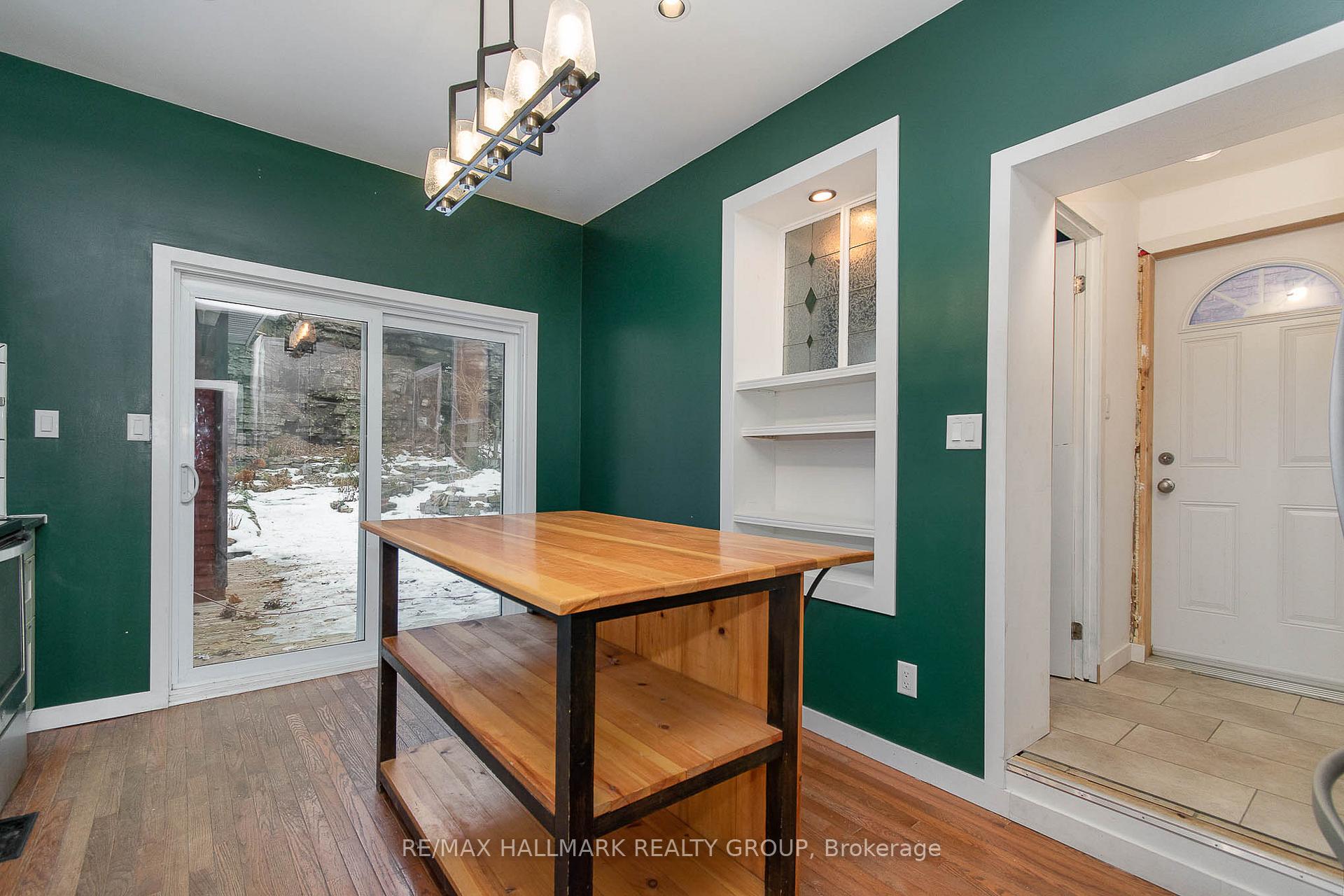 Photo 9 of 243 Booth Street, Ottawa, West Centre Town — HOMEH