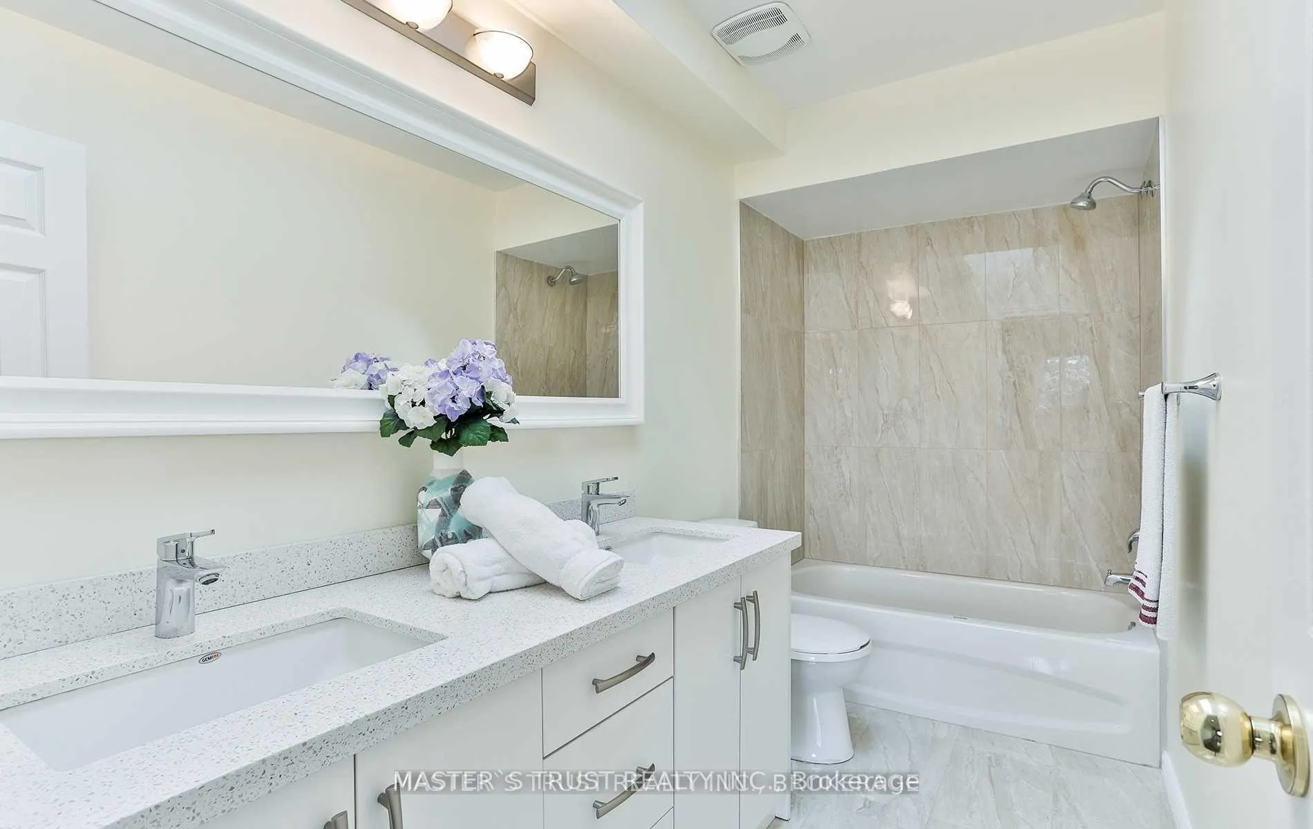 Photo 14 of 124 Heatherton Way, Vaughan, Crestwood-Springfarm-Yorkhill — HOMEH