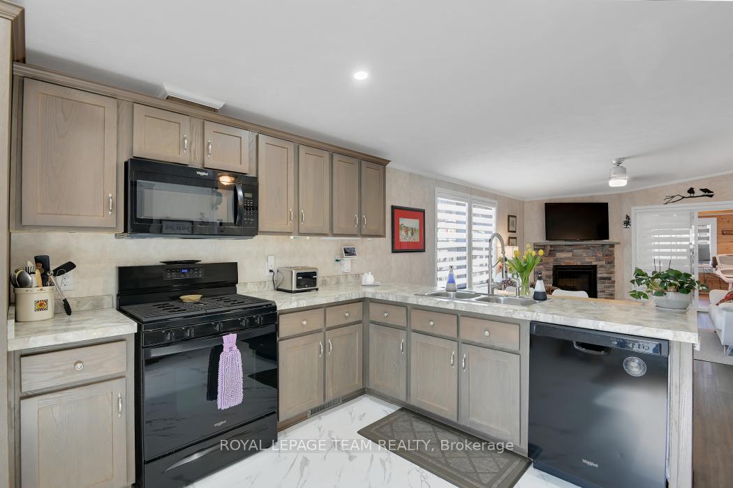 Photo 6 of 44 Ash Street, Ottawa, Bellwood - Industrial Park — HOMEH