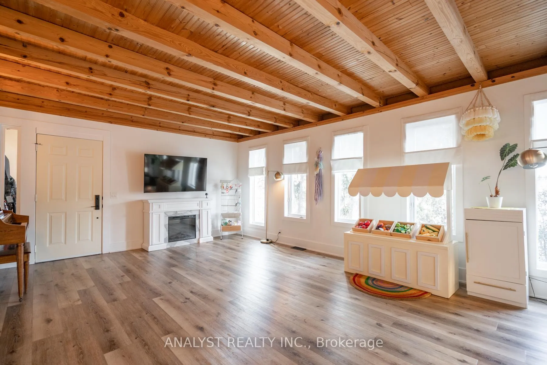 Photo 6 of 9 Napier Street, Vaughan, Kleinburg — HOMEH
