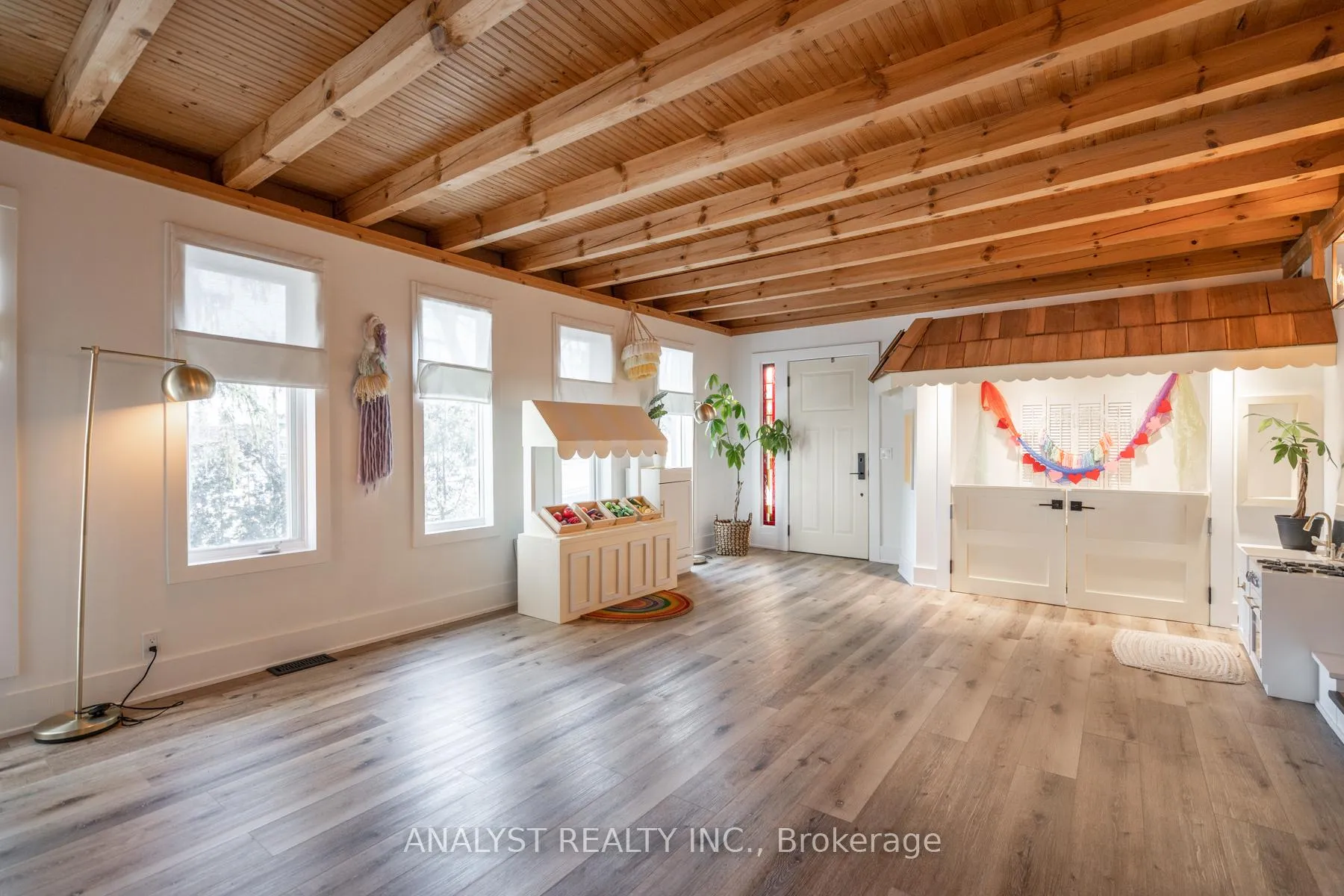Photo 7 of 9 Napier Street, Vaughan, Kleinburg — HOMEH