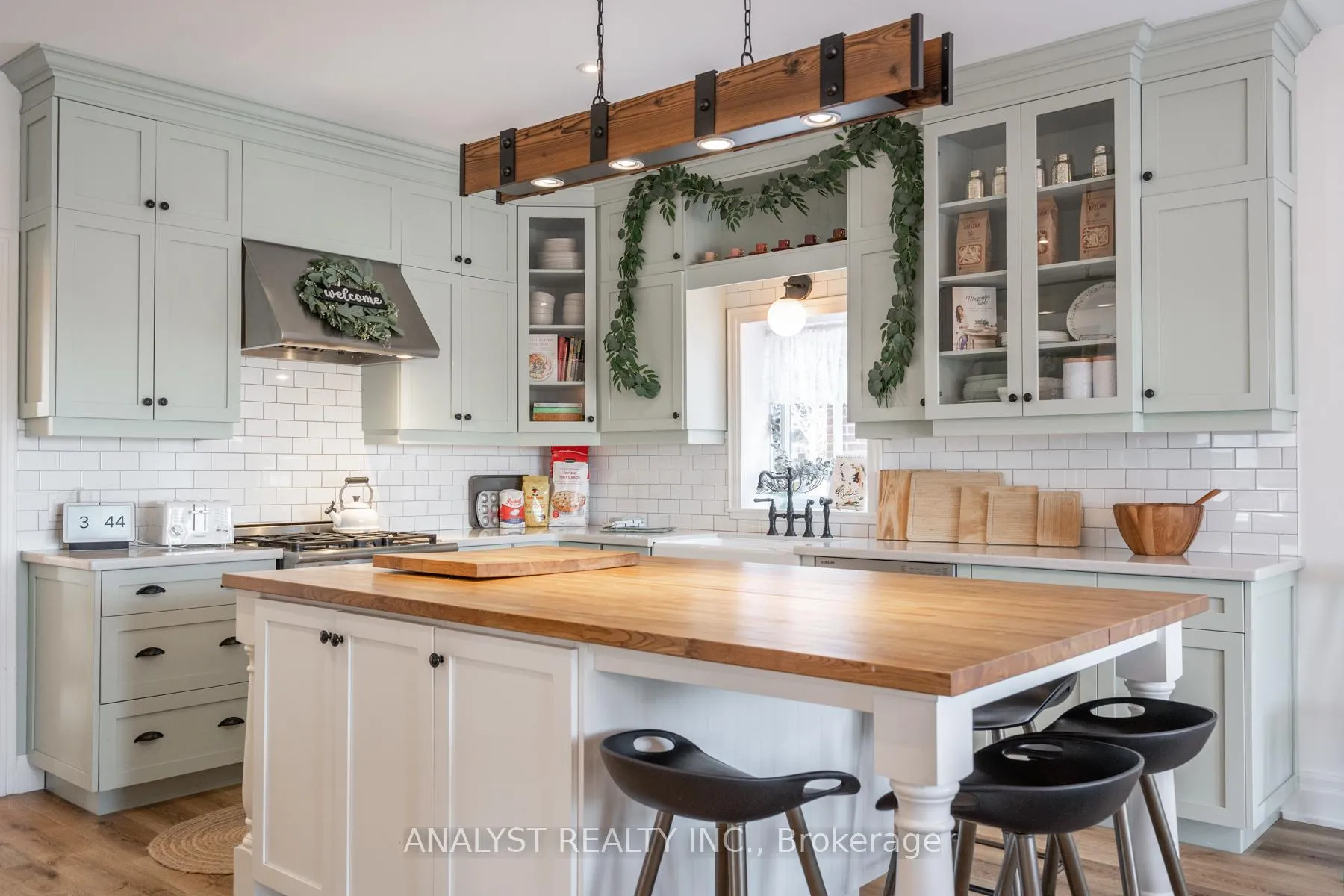 Photo 13 of 9 Napier Street, Vaughan, Kleinburg — HOMEH