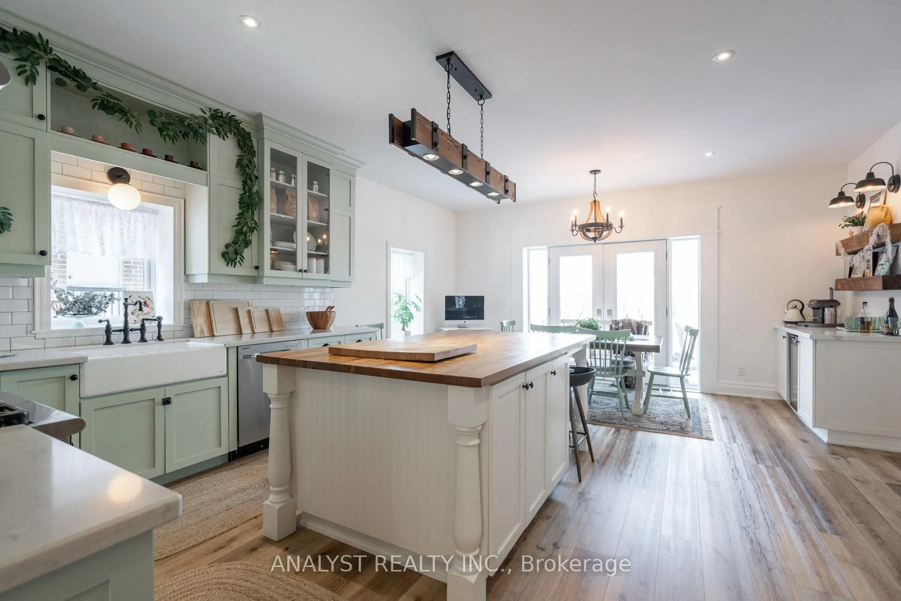 Photo 15 of 9 Napier Street, Vaughan, Kleinburg — HOMEH