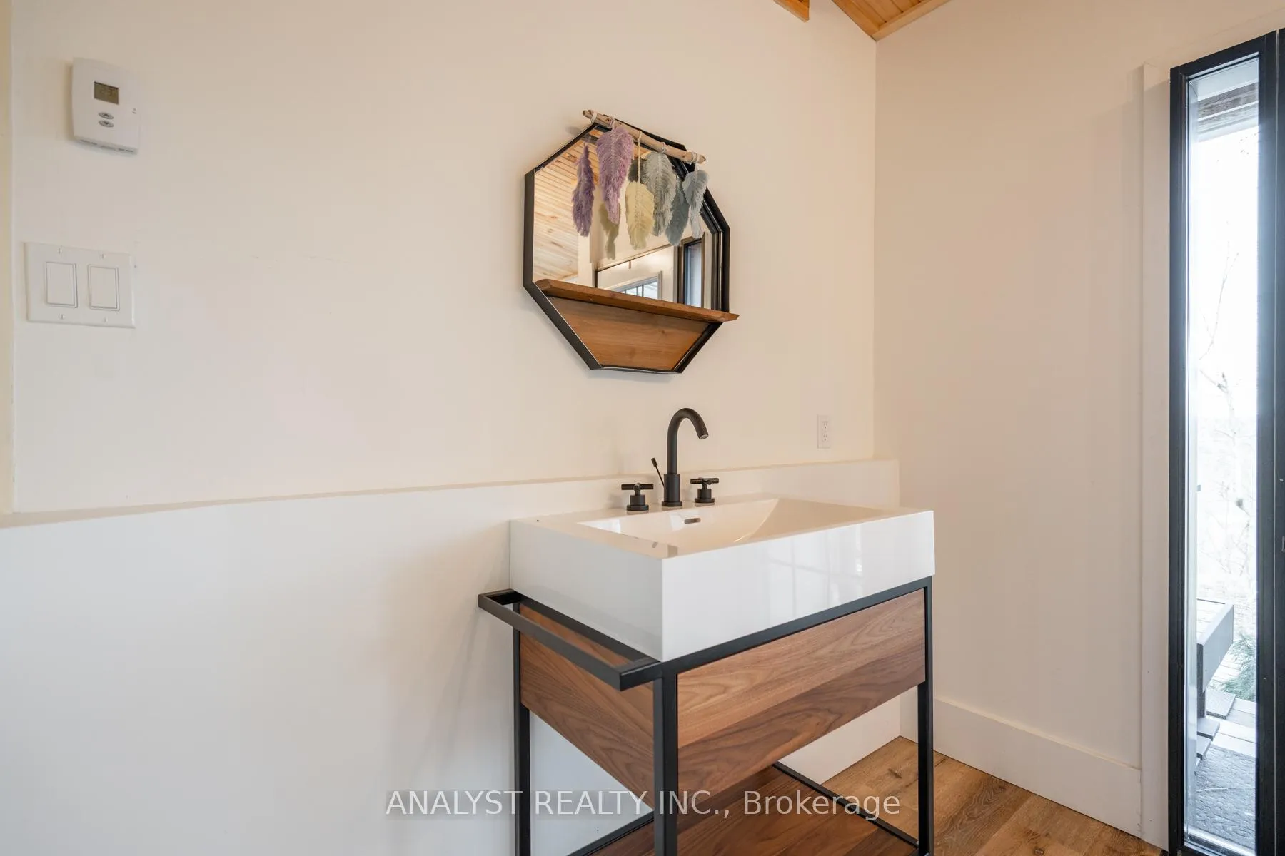 Photo 32 of 9 Napier Street, Vaughan, Kleinburg — HOMEH