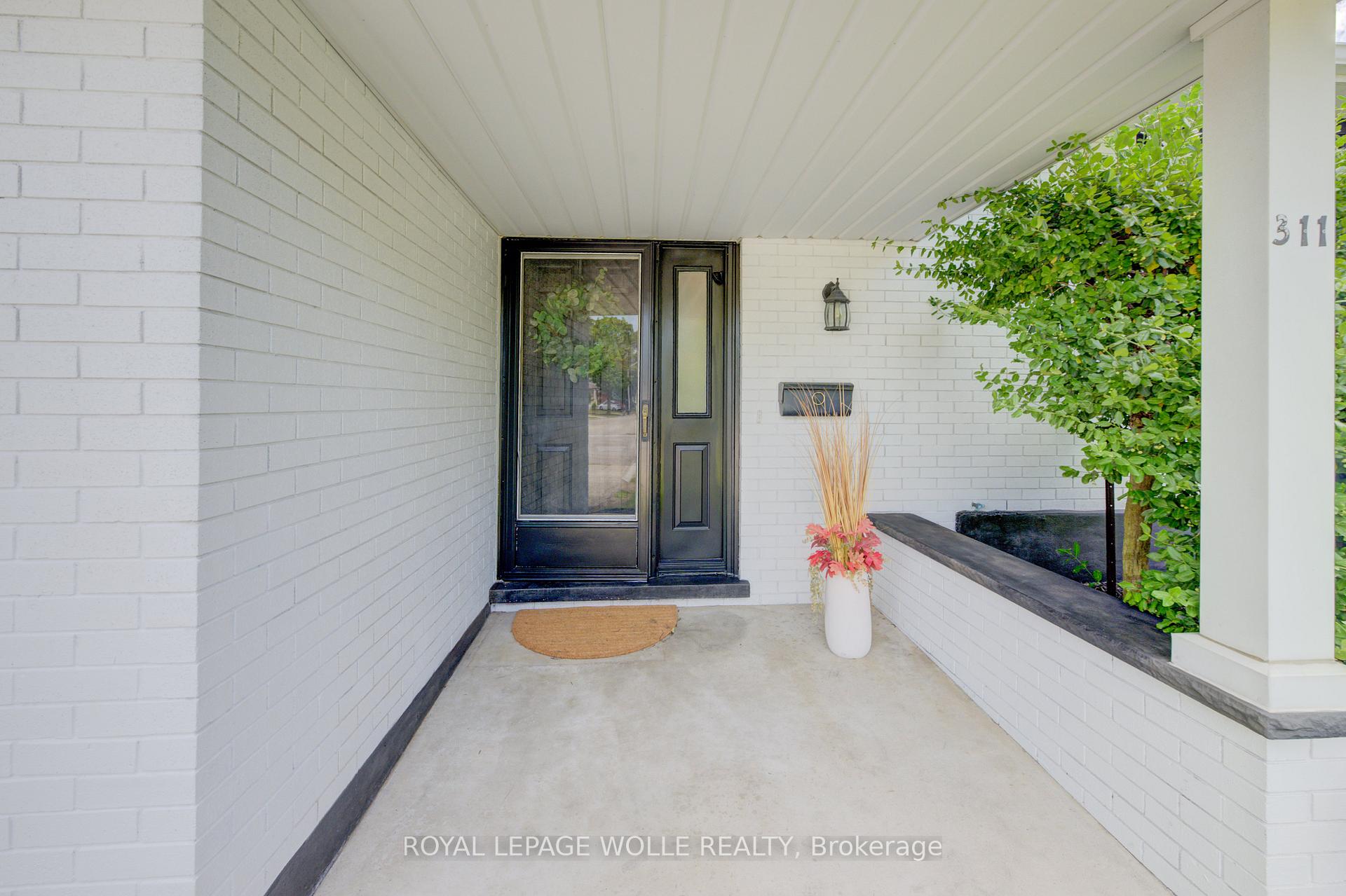 Photo 3 of 311 Sandowne Drive, Waterloo — HOMEH