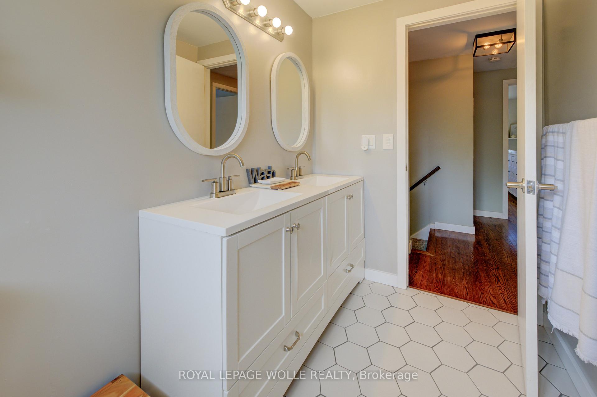 Photo 20 of 311 Sandowne Drive, Waterloo — HOMEH