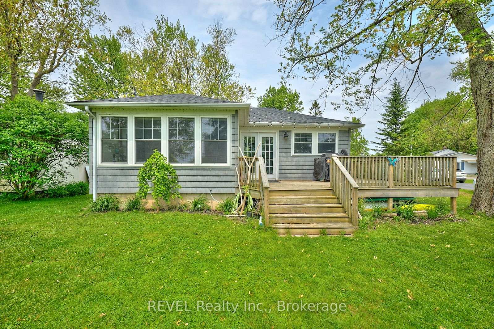 Front of 11138 Churchill Avenue