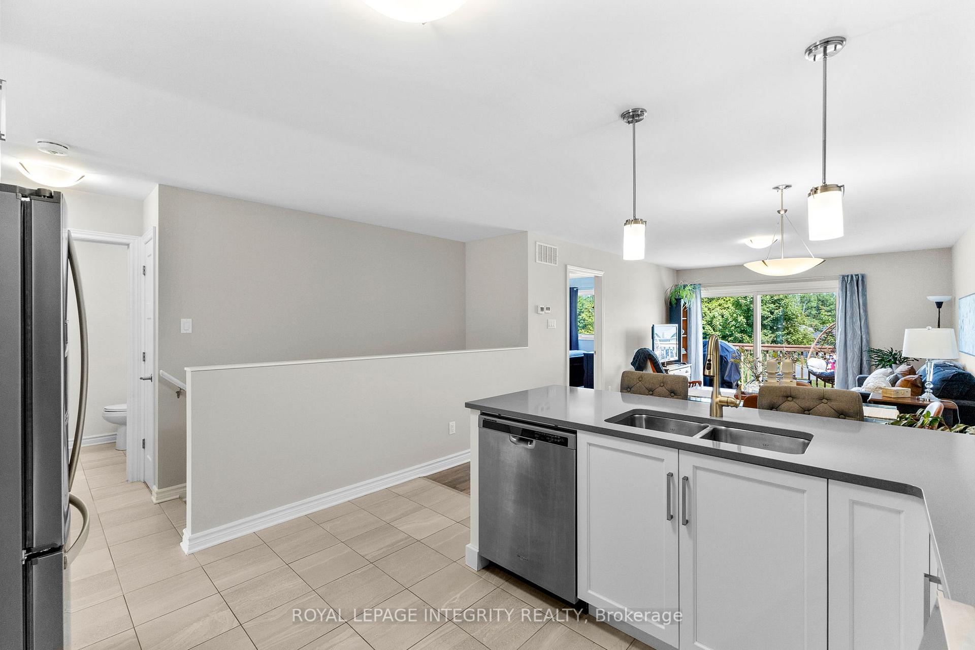 Photo 4 of 29 Morgan Clouthier Way, Arnprior — HOMEH