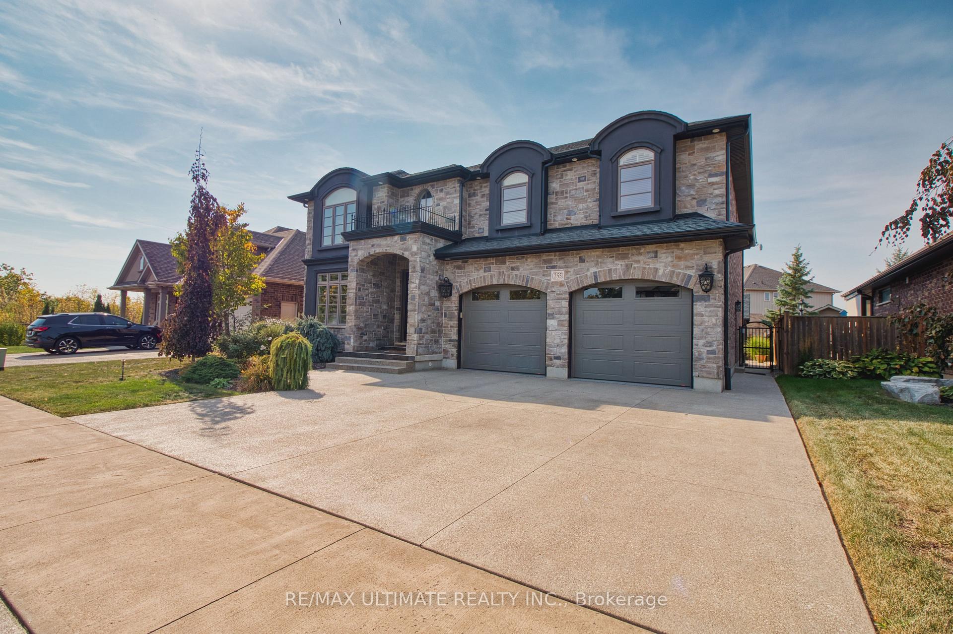 Photo 29 of 255 Colbeck Drive, Welland, Coyle Creek — HOMEH