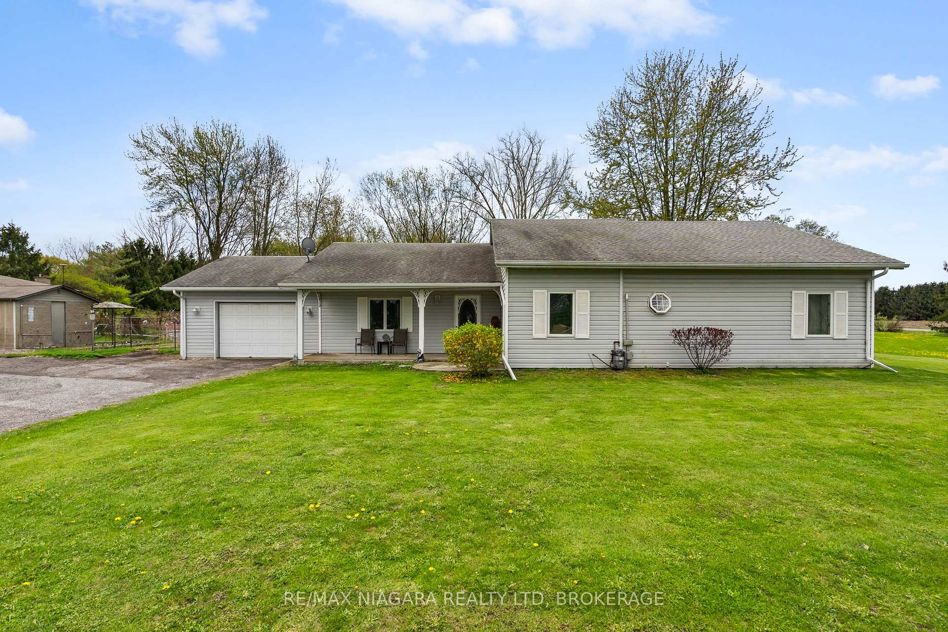 Front of 42585 Hwy 3