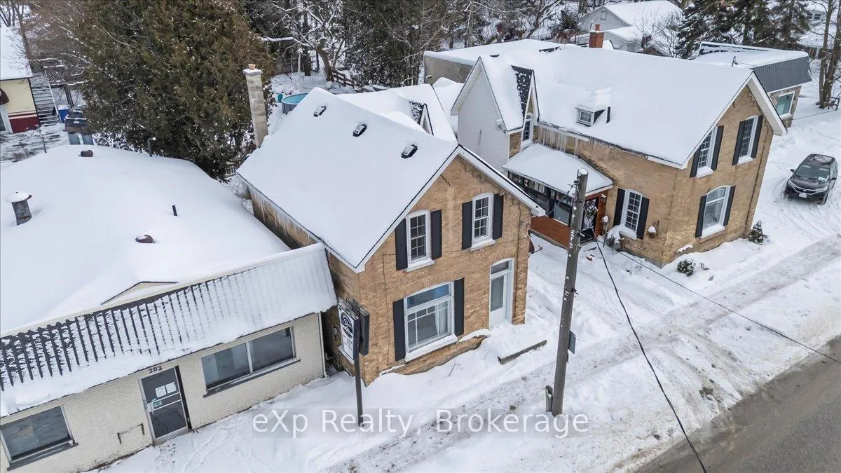 Front of 209 Garafraxa Street S