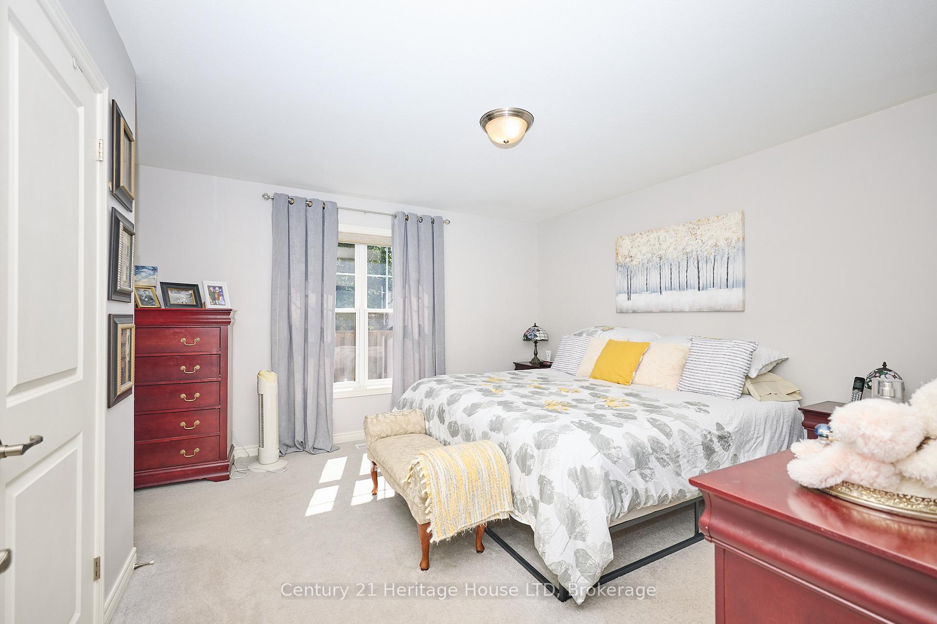 Photo 5 of 450 Classic Avenue, Welland, Lincoln/Crowland — HOMEH