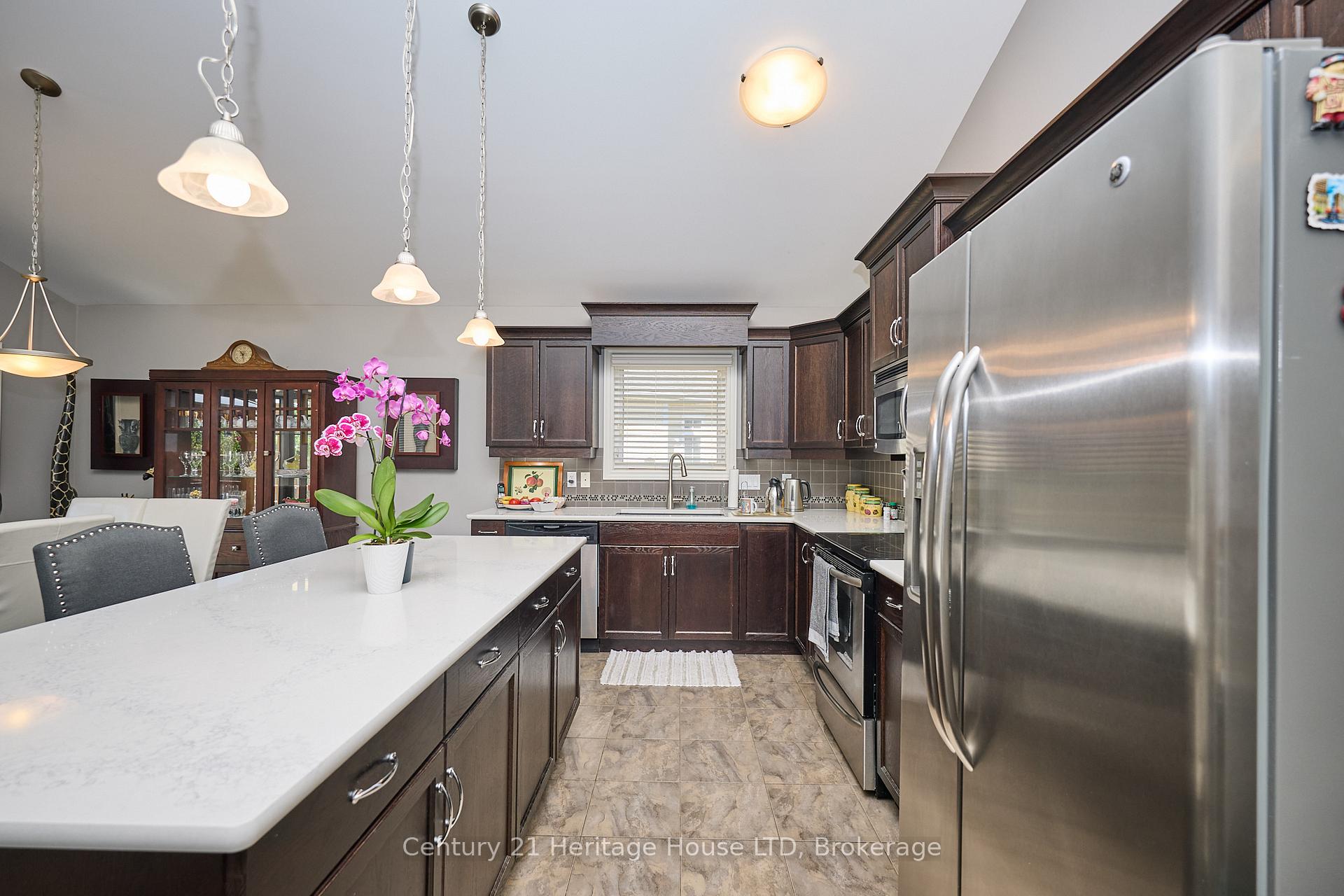 Photo 7 of 450 Classic Avenue, Welland, Lincoln/Crowland — HOMEH