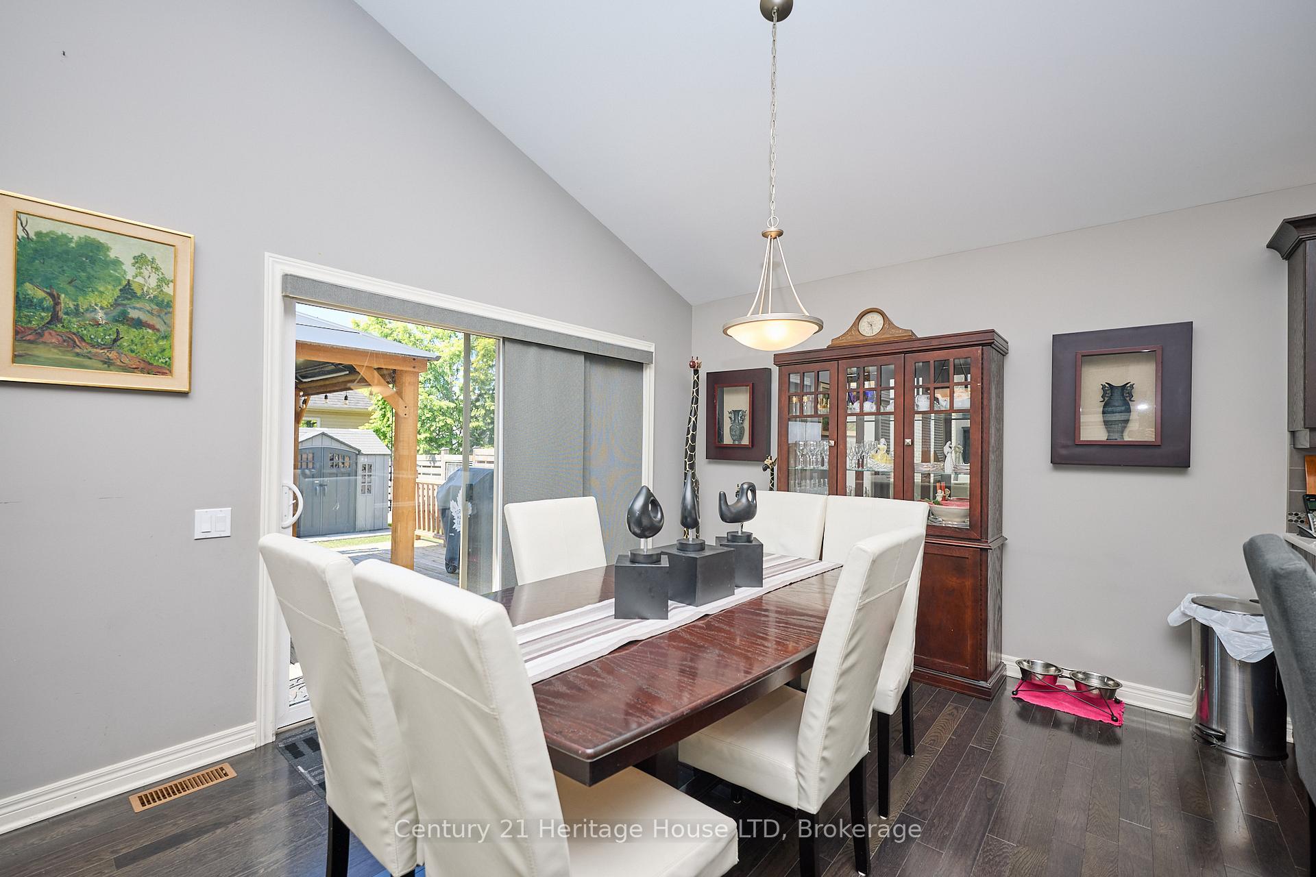 Photo 8 of 450 Classic Avenue, Welland, Lincoln/Crowland — HOMEH