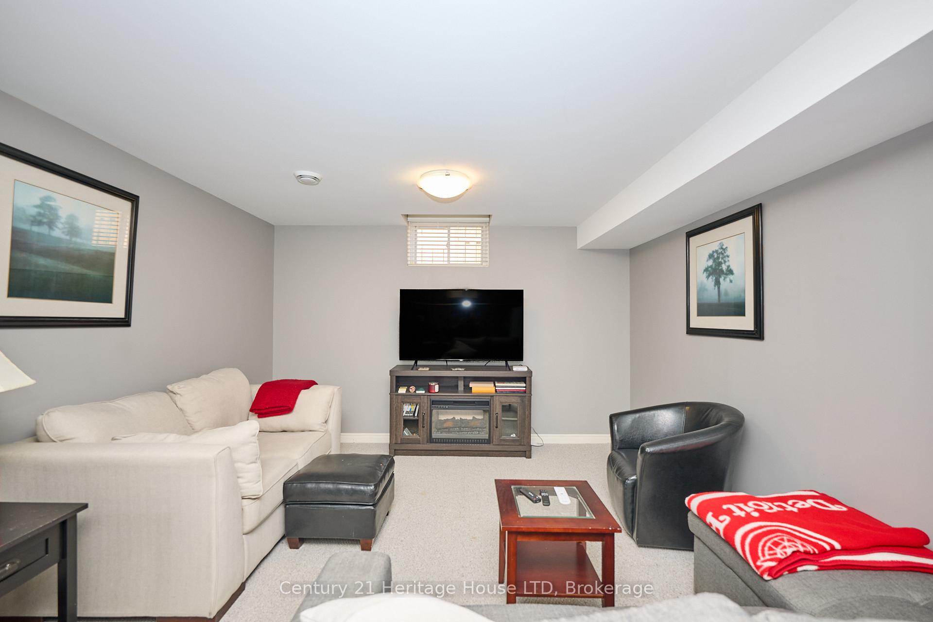 Photo 12 of 450 Classic Avenue, Welland, Lincoln/Crowland — HOMEH