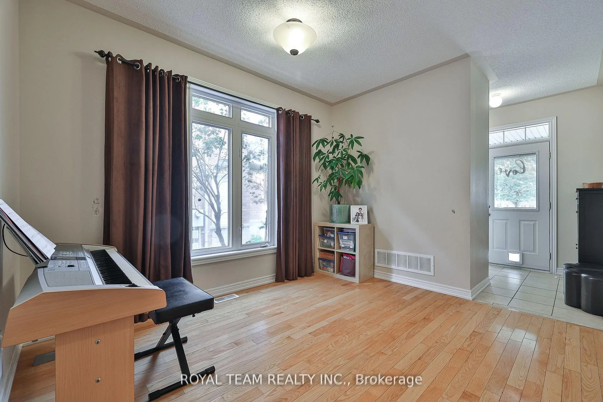 Photo 3 of 76 Degas Drive, Vaughan, Patterson — HOMEH